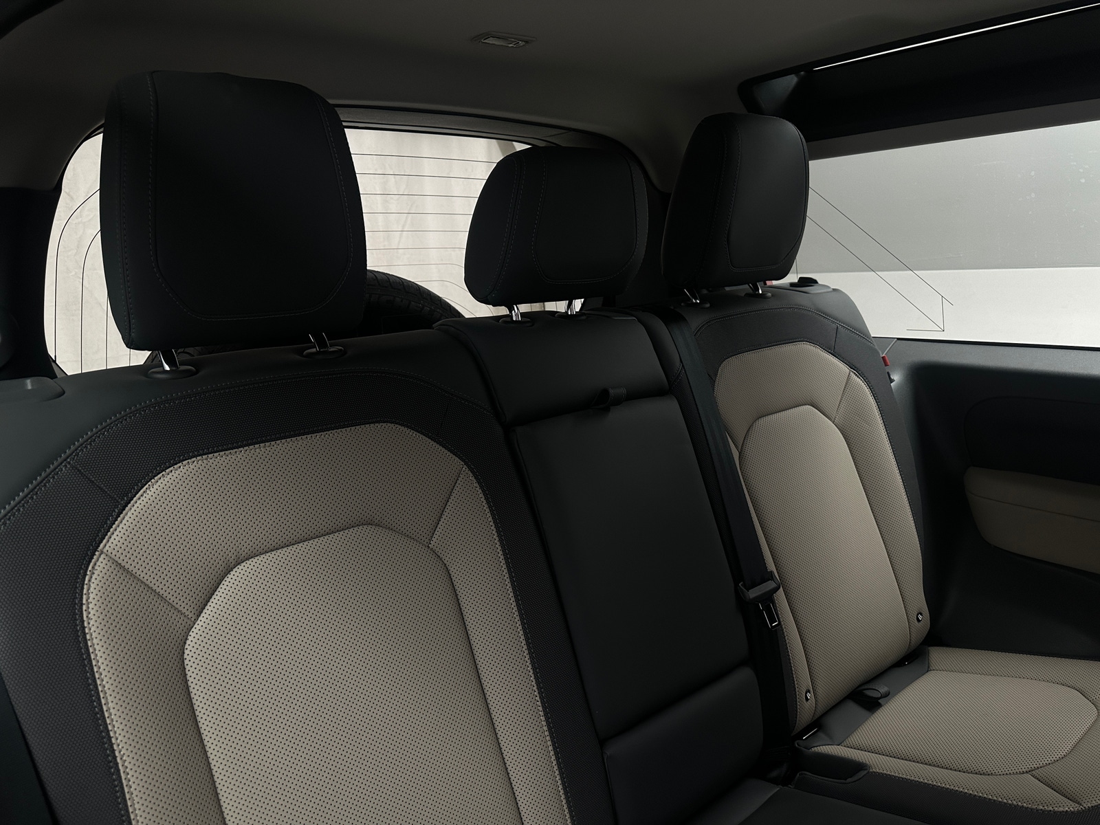 Thumbnail: 2024 Land Rover Defender - 6