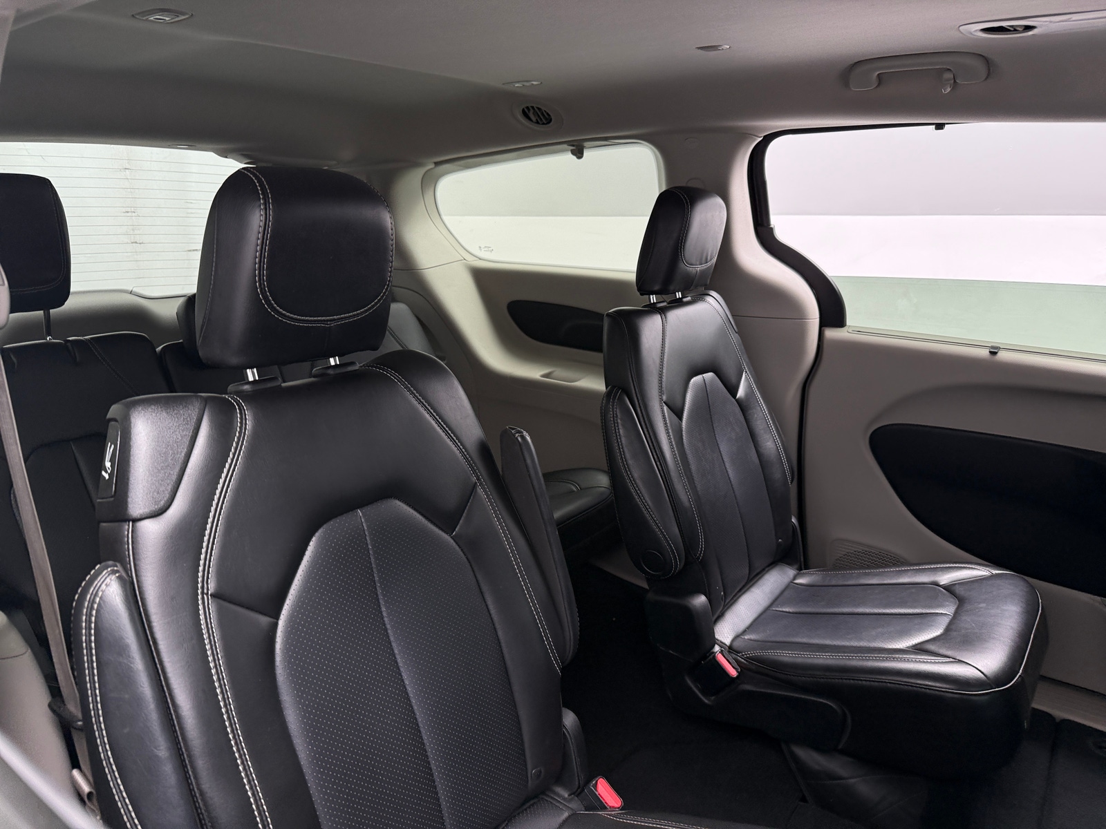 Thumbnail: 2023 Chrysler Pacifica - 5