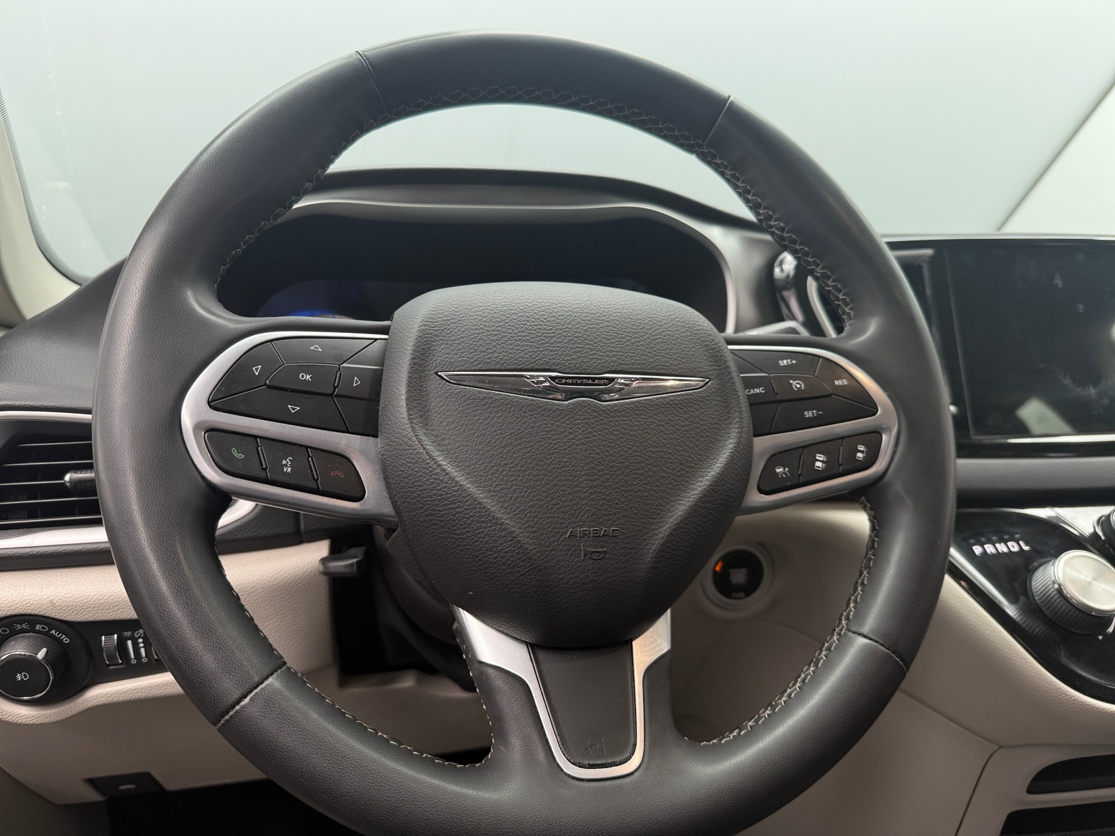 Thumbnail: 2023 Chrysler Pacifica - 4