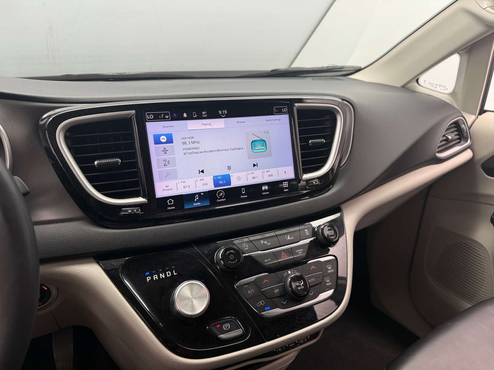Thumbnail: 2023 Chrysler Pacifica - 3