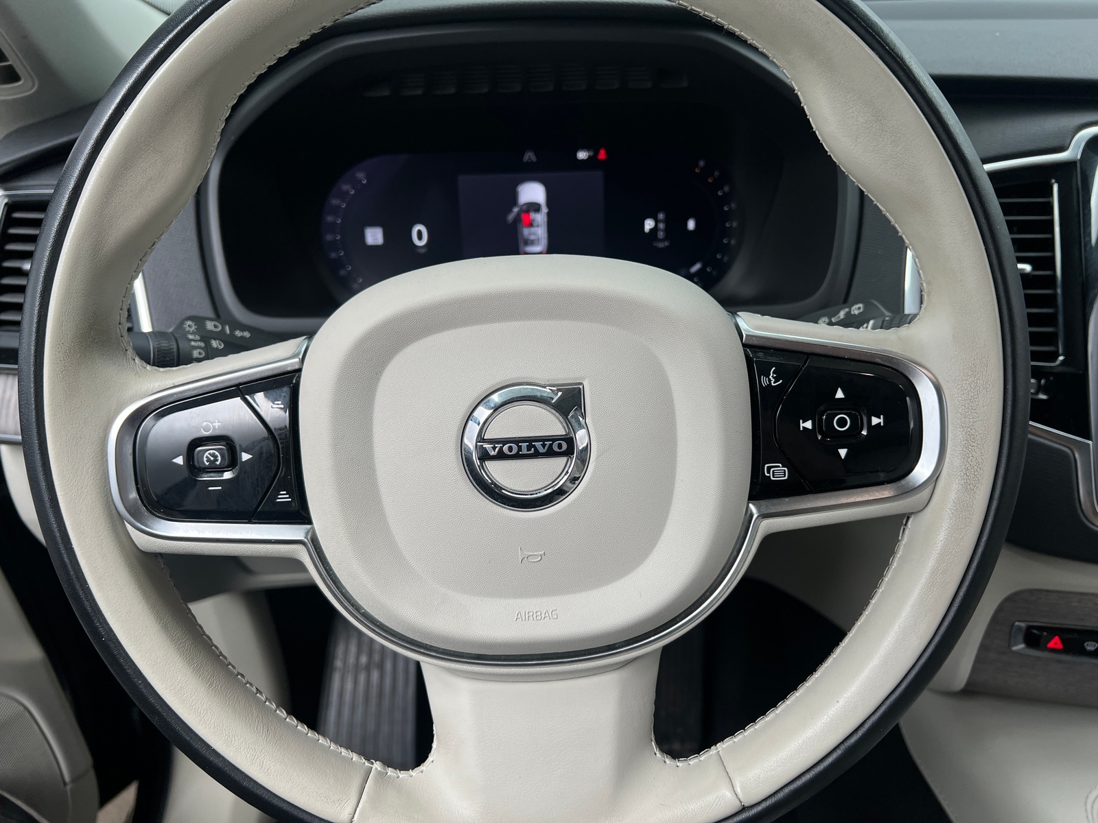 Thumbnail: 2023 Volvo XC90 - 4