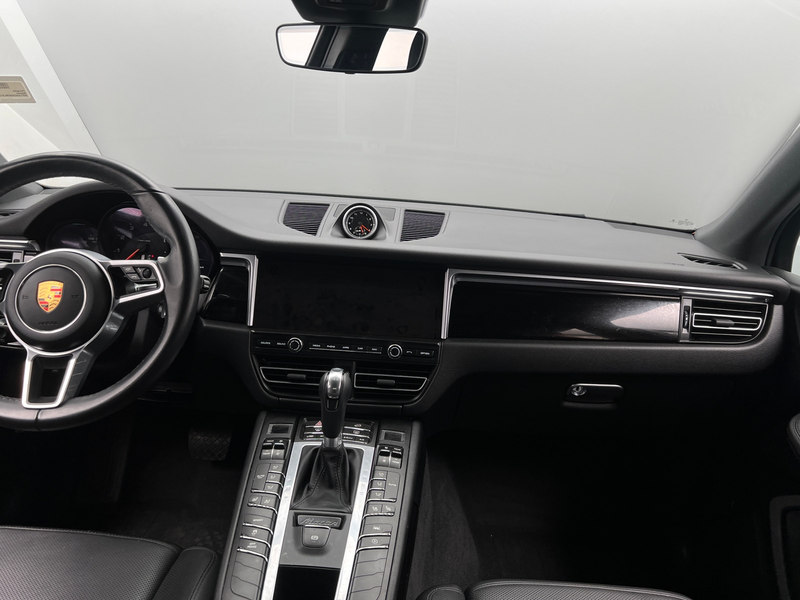 Thumbnail: 2021 Porsche Macan - 2