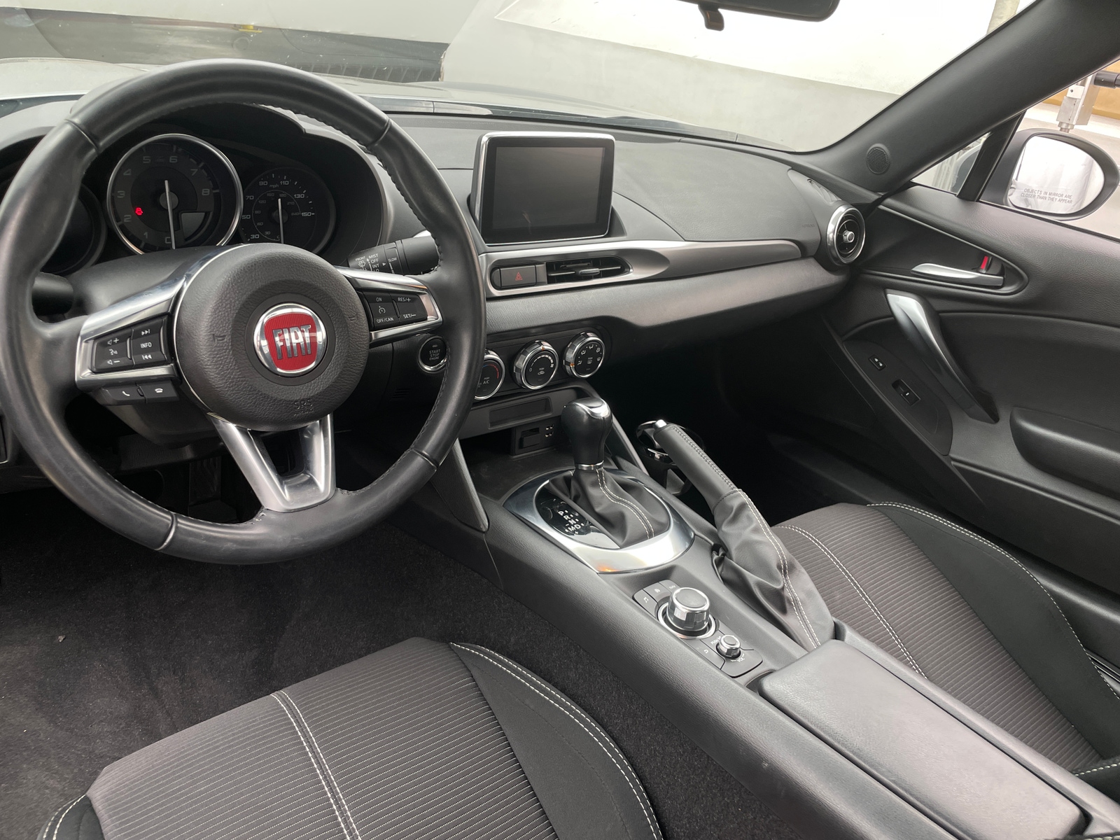 Thumbnail: 2017 Fiat 124 Spider - 3