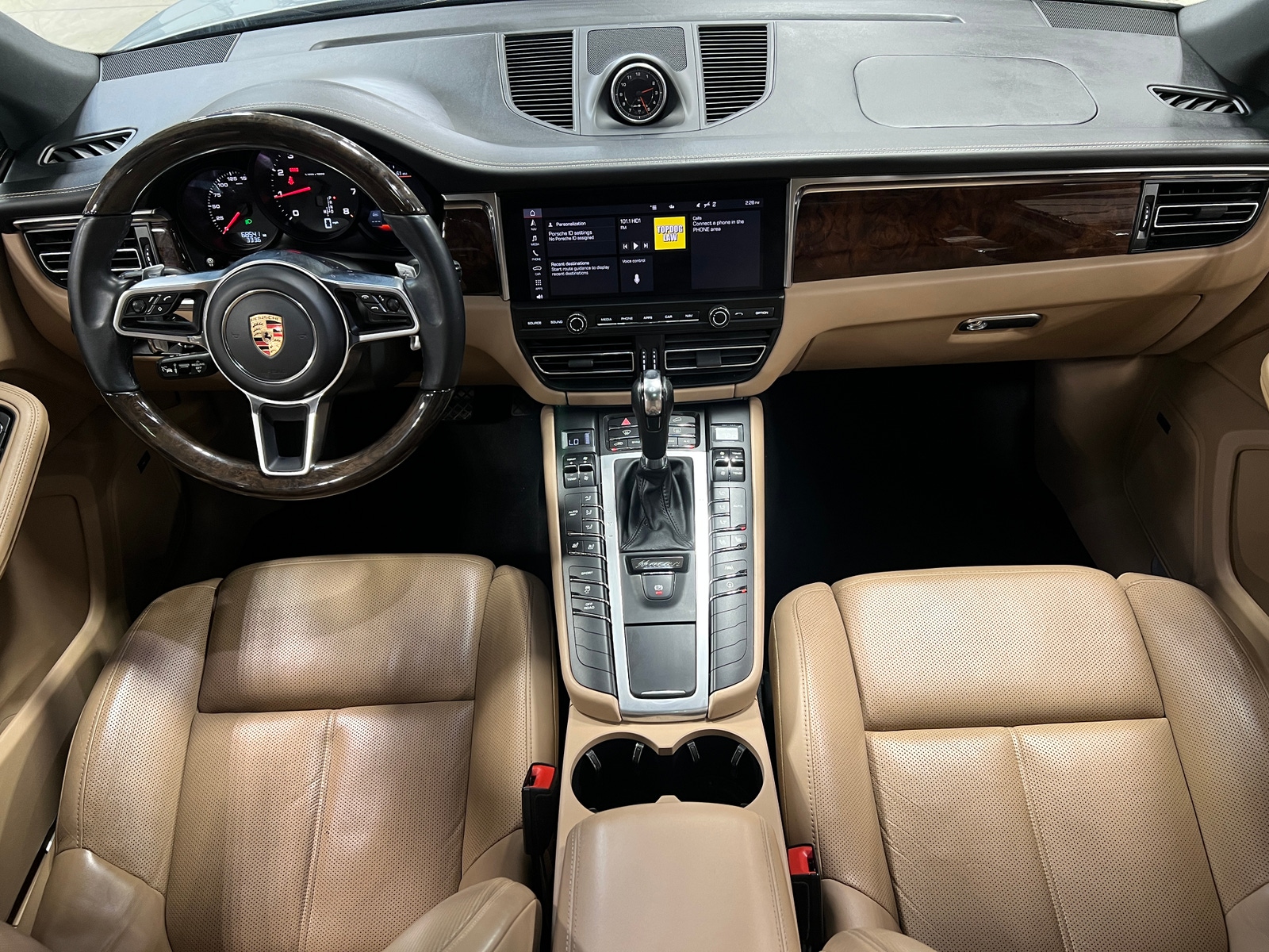 Thumbnail: 2020 Porsche Macan - 2