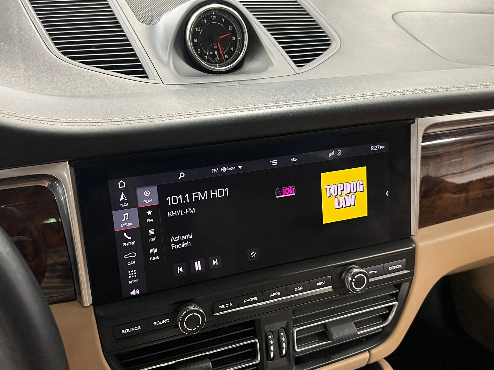 Thumbnail: 2020 Porsche Macan - 3