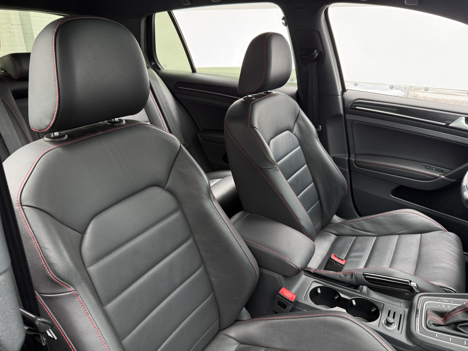 Thumbnail: 2016 Volkswagen Golf - 2