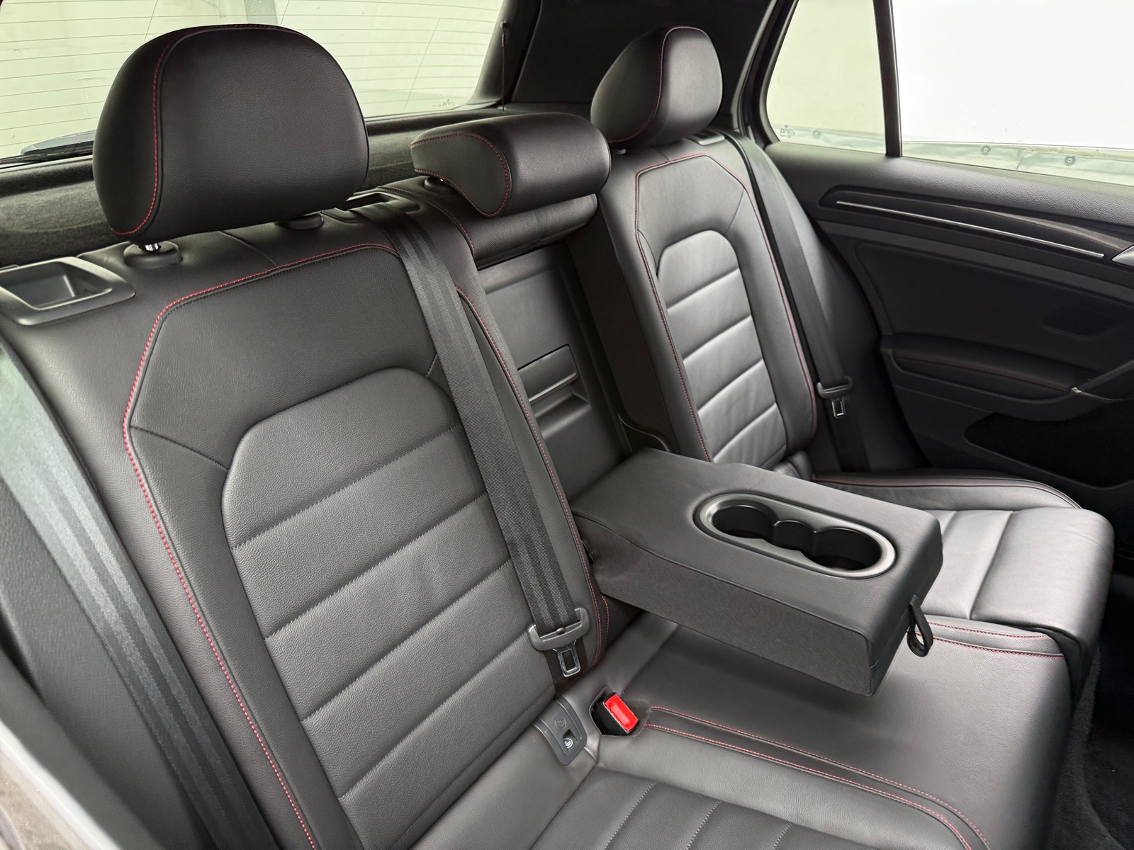 Thumbnail: 2016 Volkswagen Golf - 6