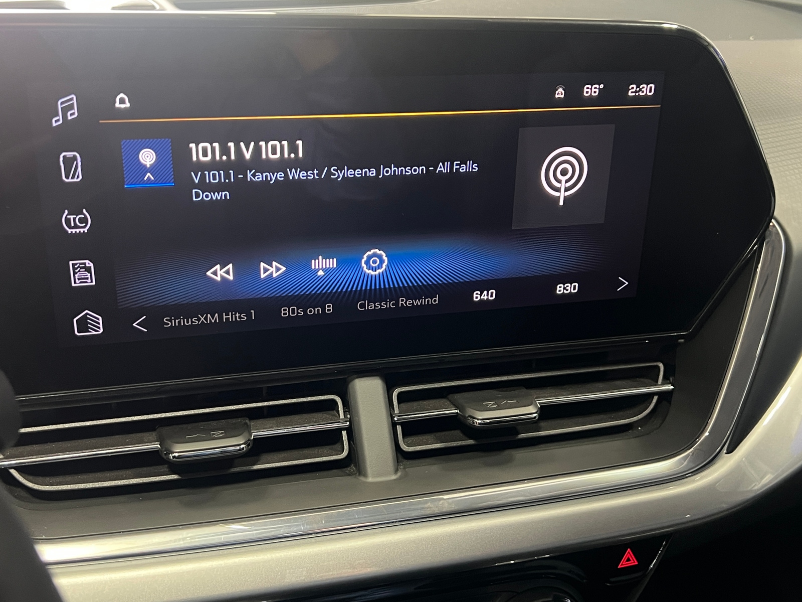Thumbnail: 2025 Chevrolet Trax - 4