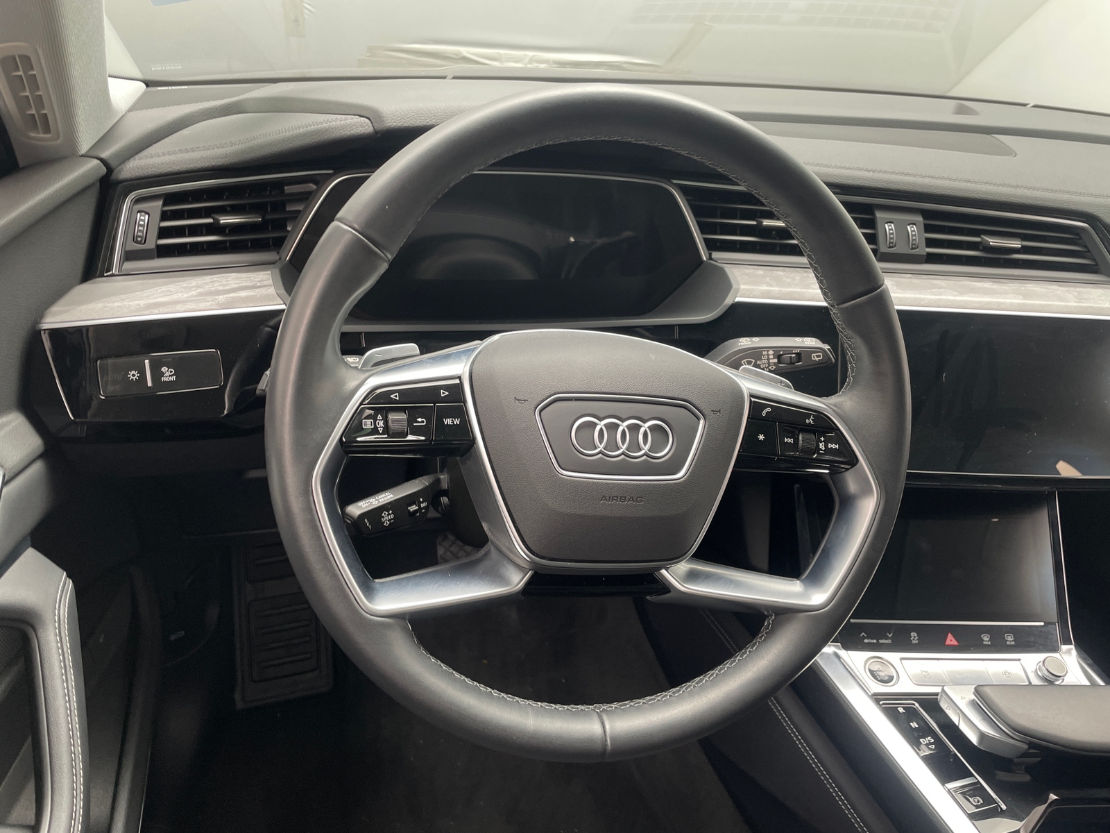 Thumbnail: 2023 Audi e-tron - 4