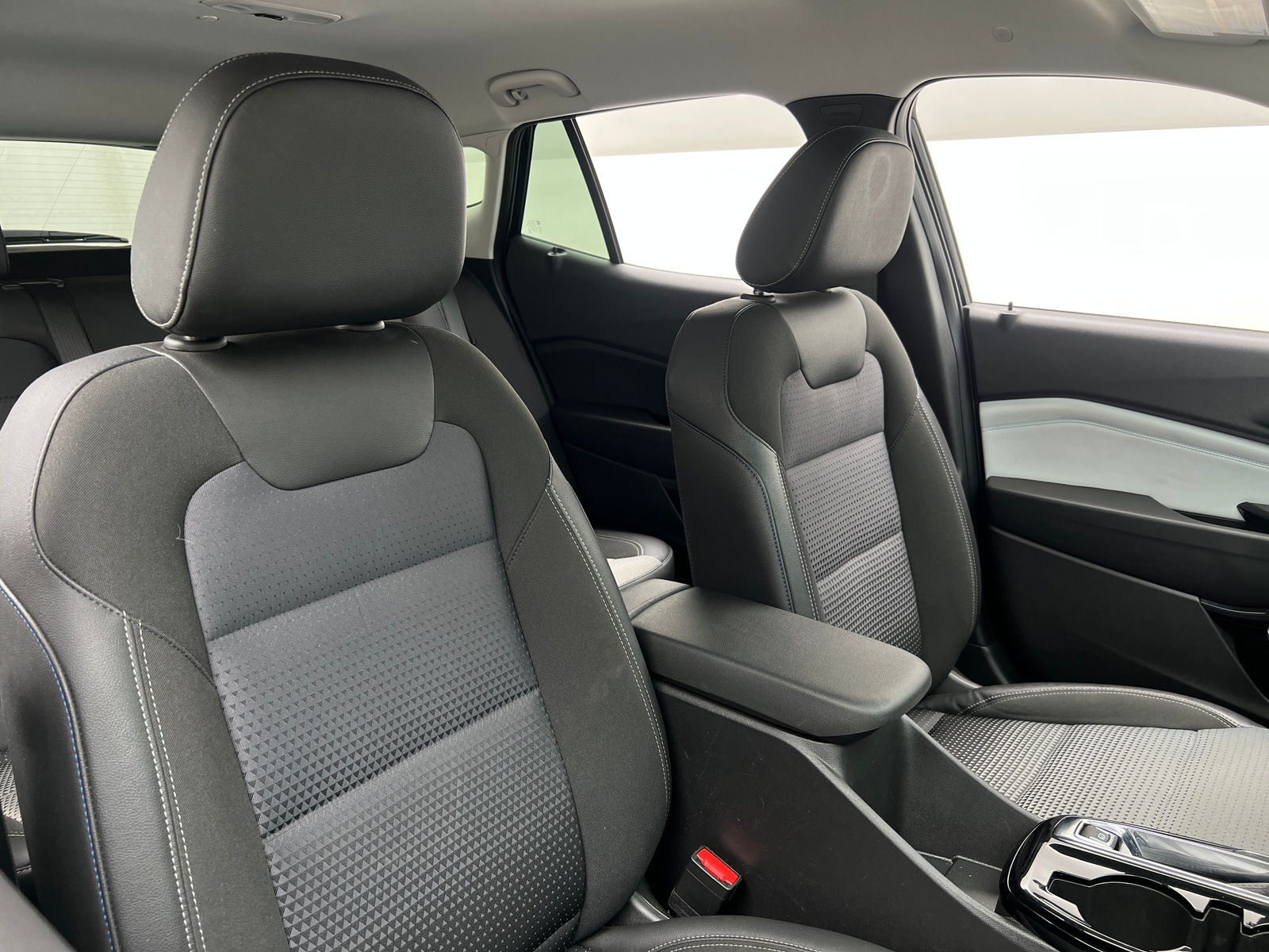 Thumbnail: 2025 Chevrolet Trax - 2
