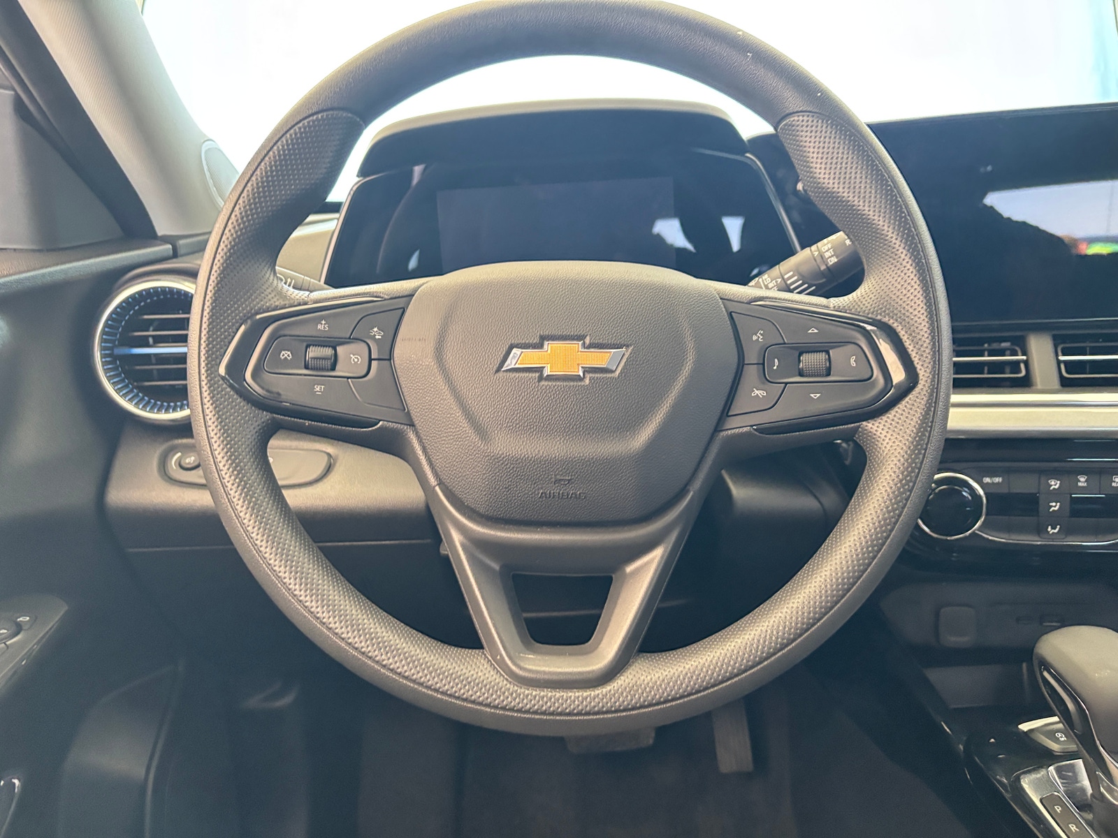 Thumbnail: 2025 Chevrolet Trax - 5