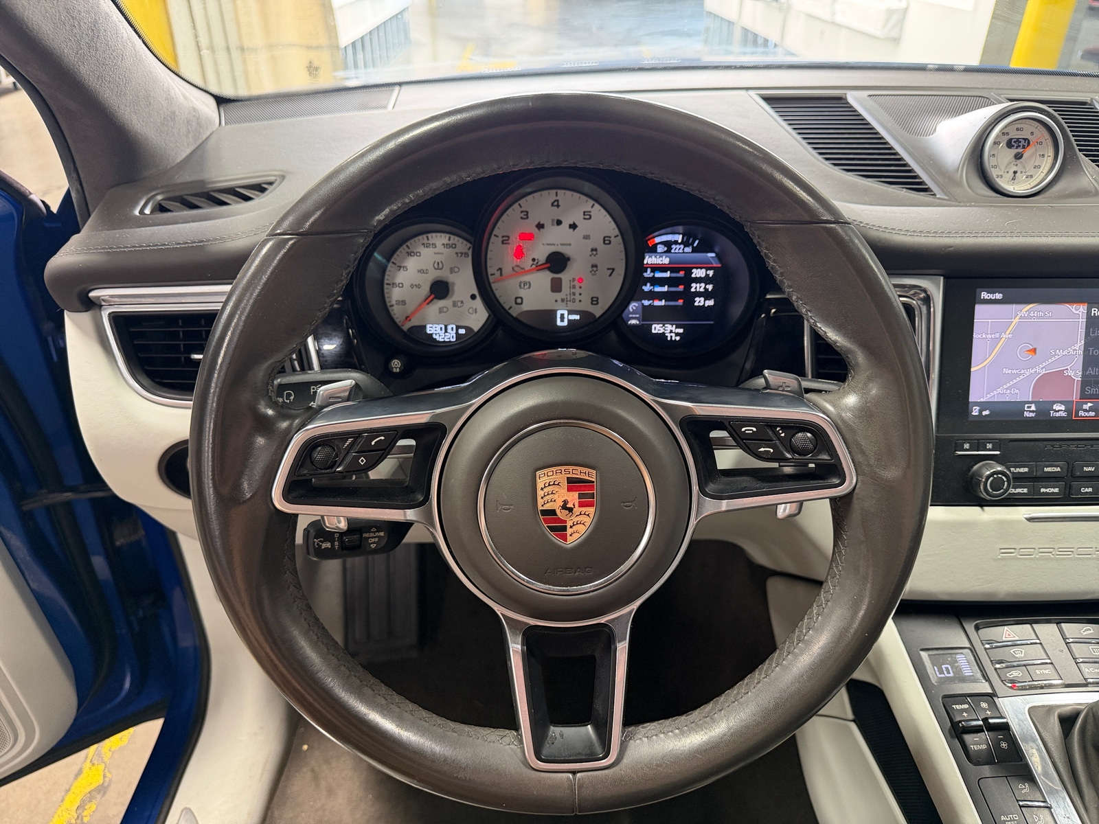 Thumbnail: 2017 Porsche Macan - 4