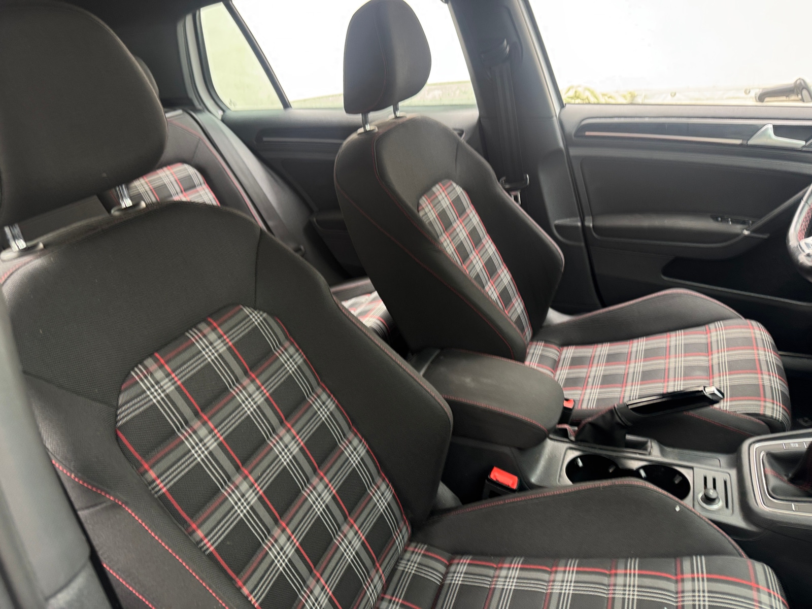 Thumbnail: 2016 Volkswagen Golf - 2