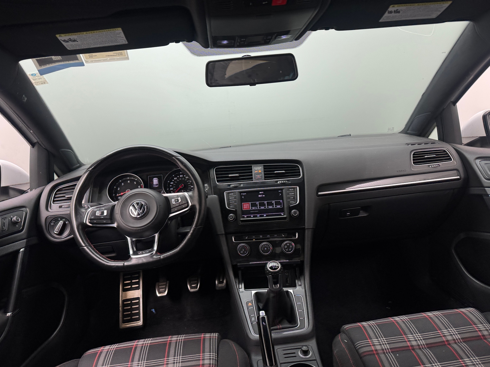 Thumbnail: 2016 Volkswagen Golf - 3