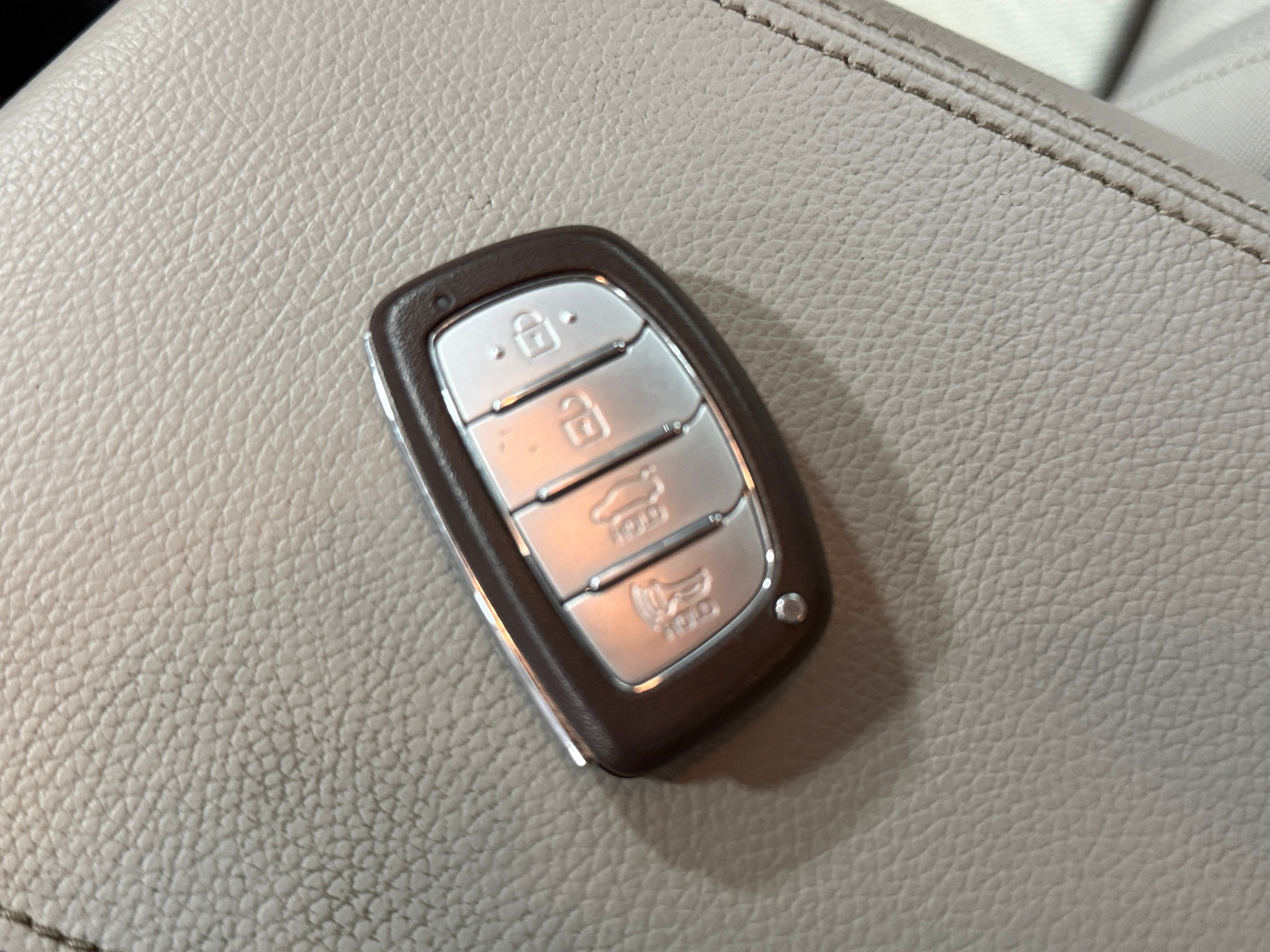 Used 2018 Hyundai Sonata Hybrid SE with VIN KMHE24L31JA085810 for sale in Pewaukee, WI