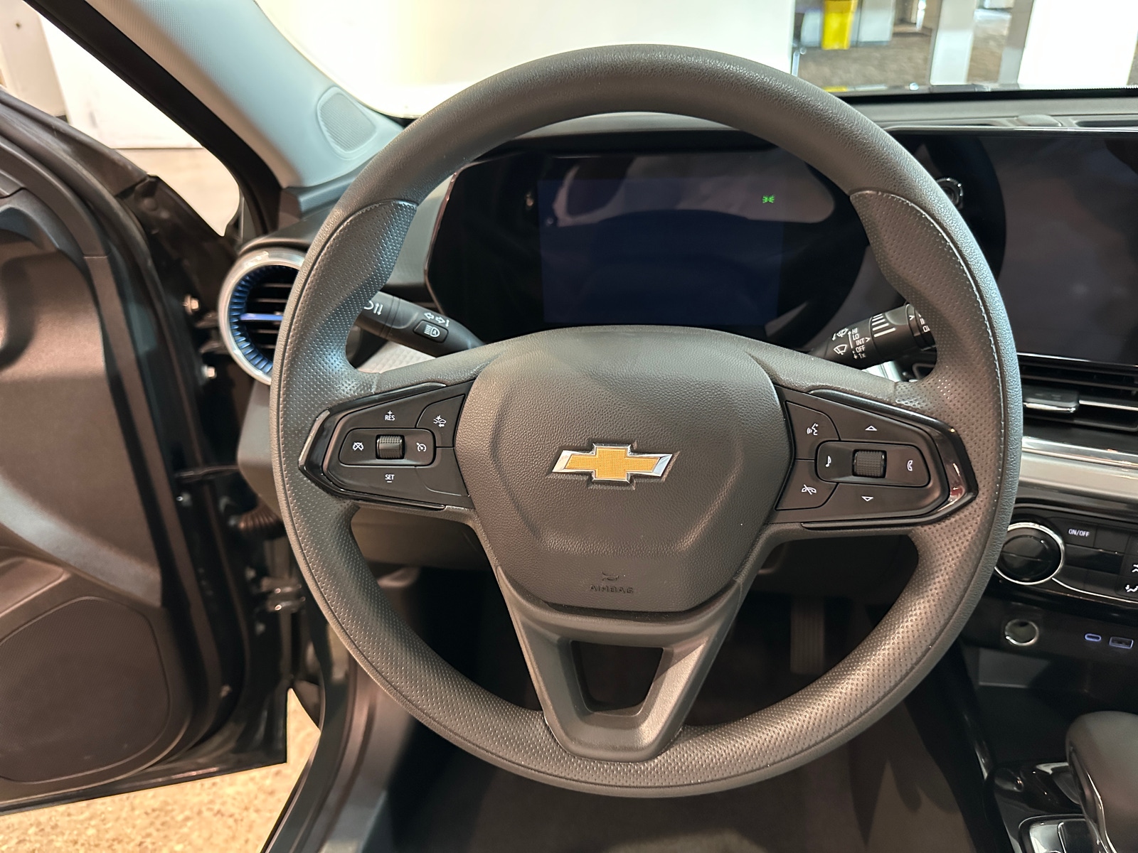 Thumbnail: 2025 Chevrolet Trax - 5