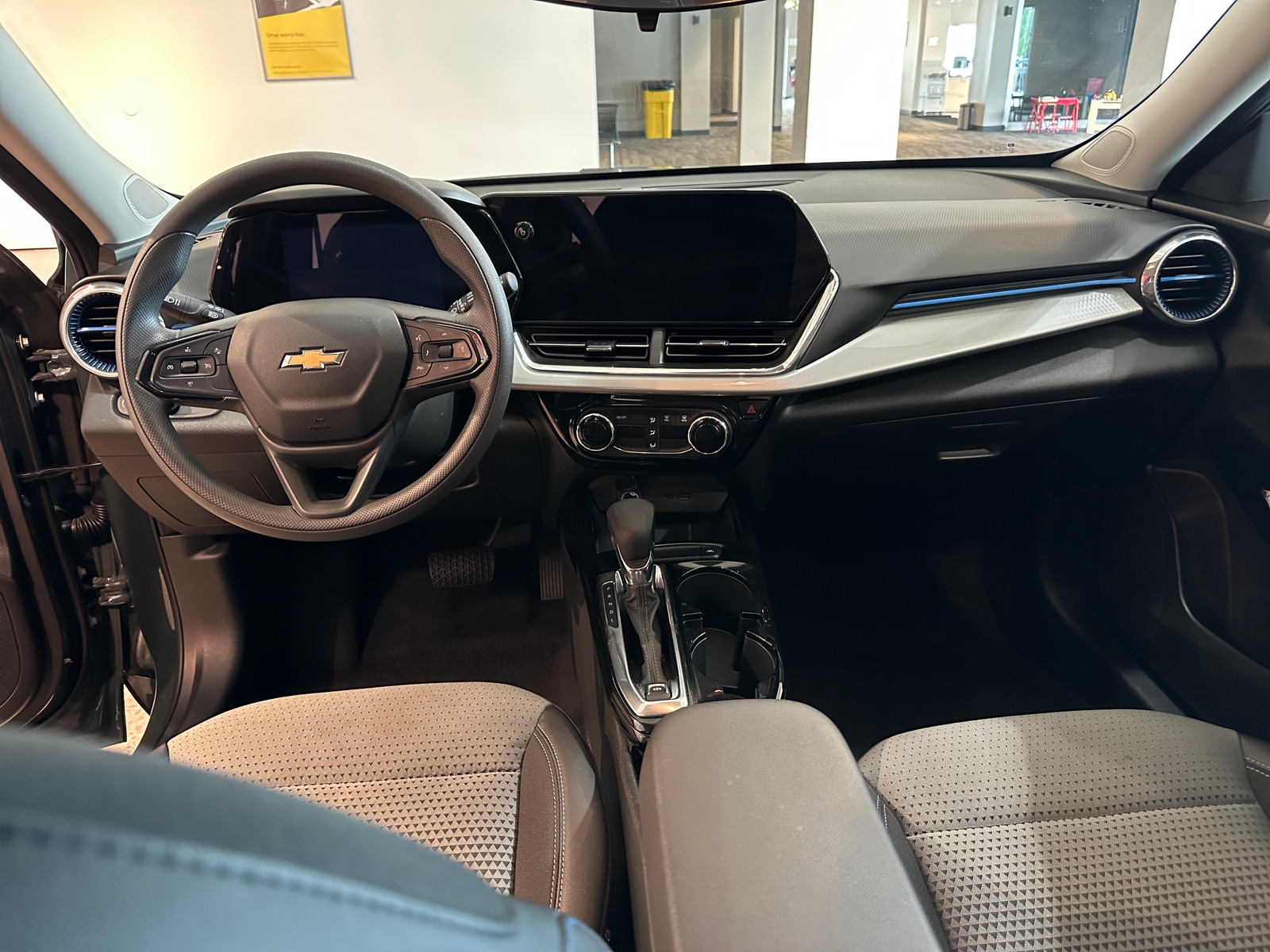 Thumbnail: 2025 Chevrolet Trax - 3