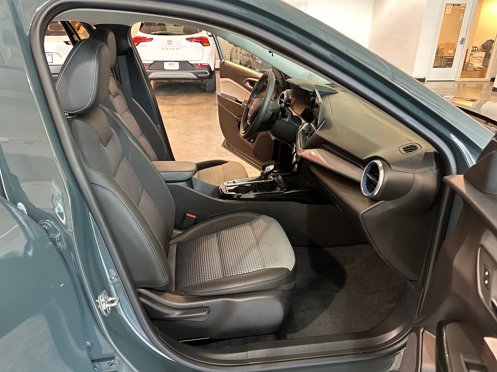Thumbnail: 2025 Chevrolet Trax - 2