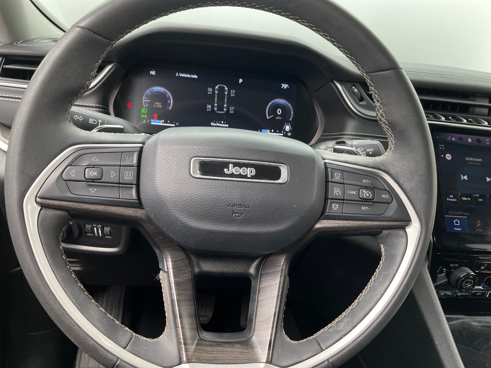 Thumbnail: 2023 Jeep Grand Cherokee L - 4