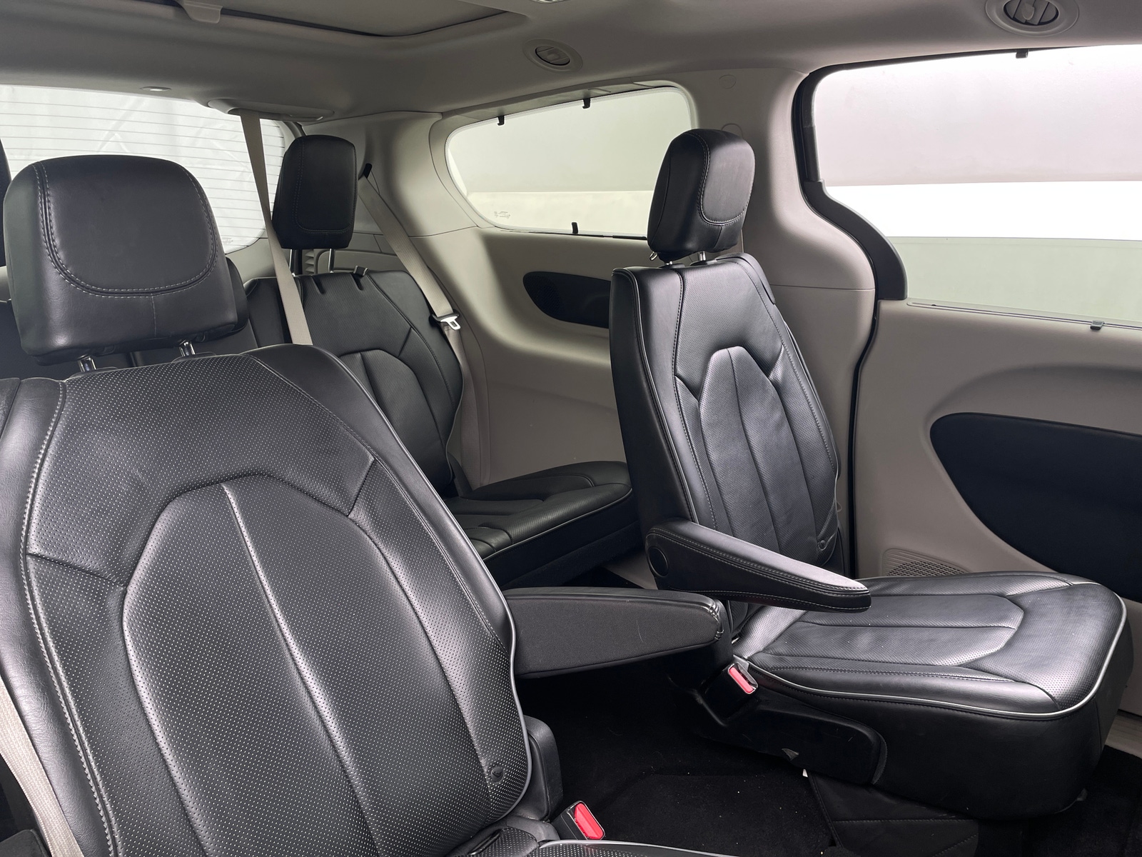 Thumbnail: 2019 Chrysler Pacifica - 5