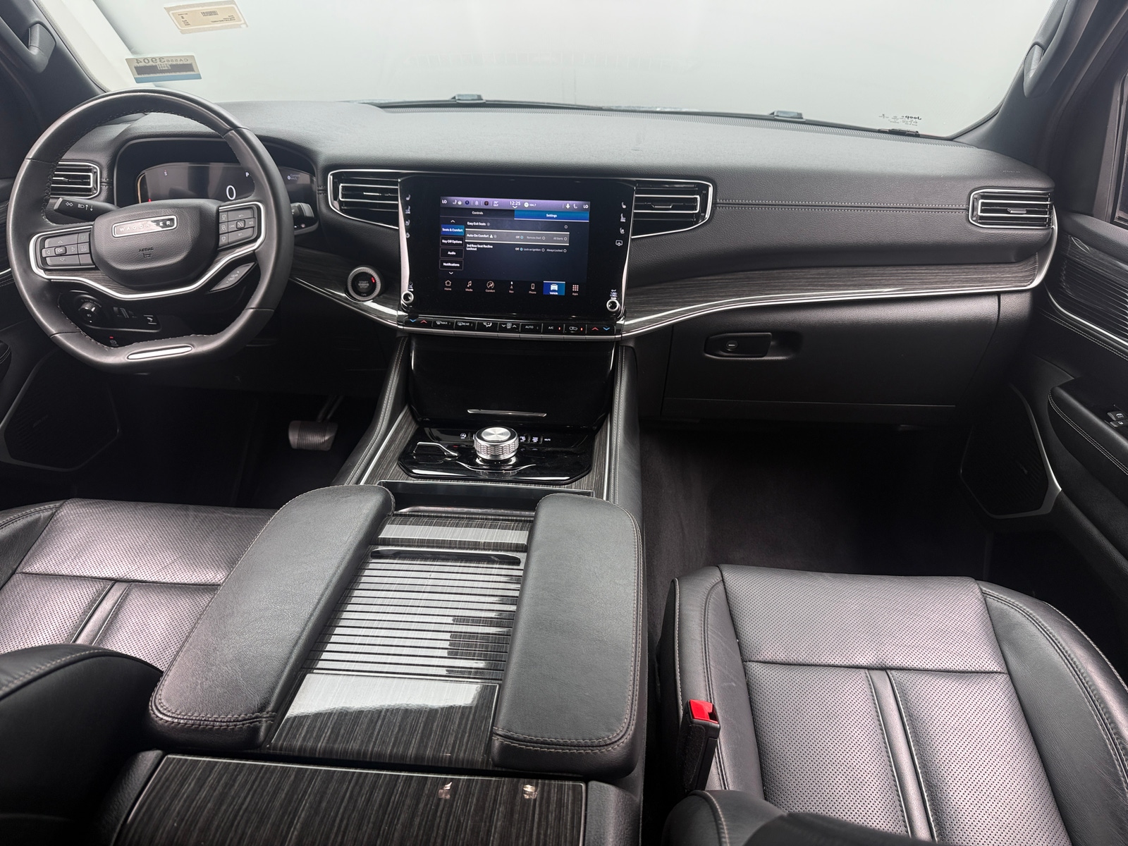 Thumbnail: 2022 Jeep Wagoneer - 2