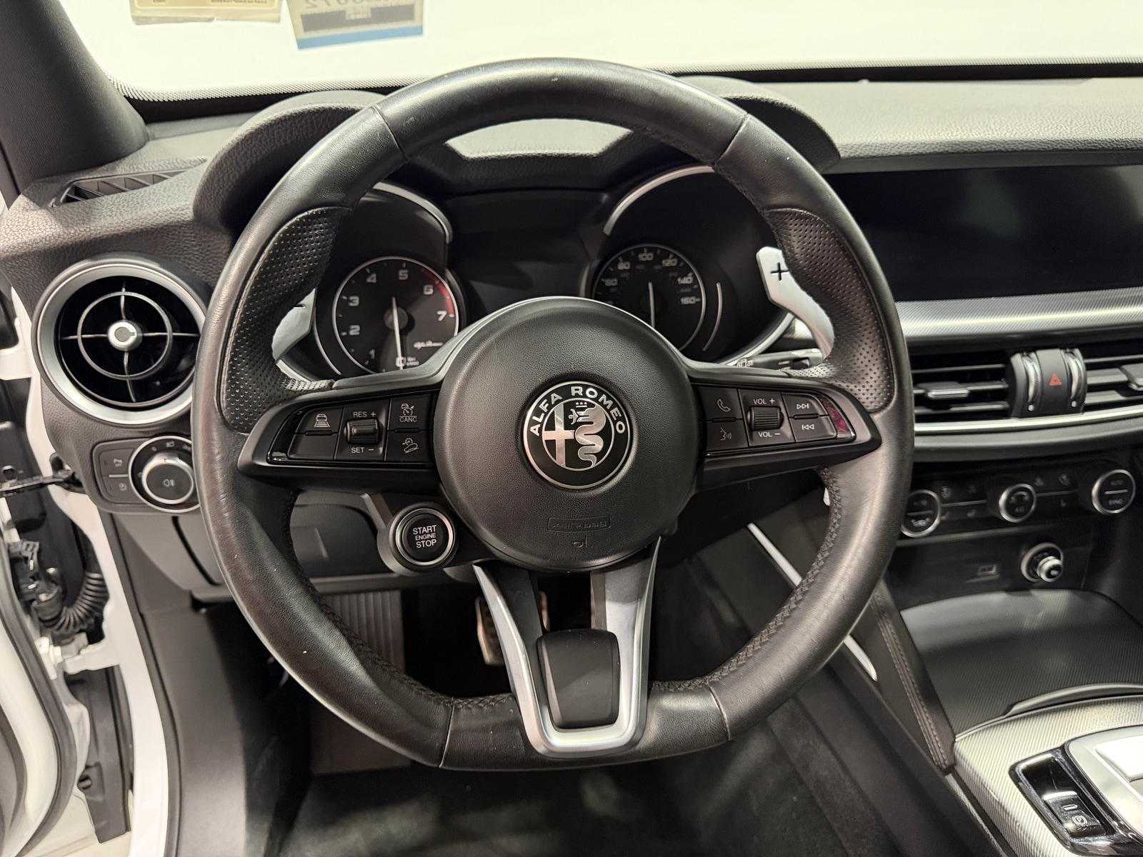 Thumbnail: 2023 Alfa Romeo Stelvio - 4