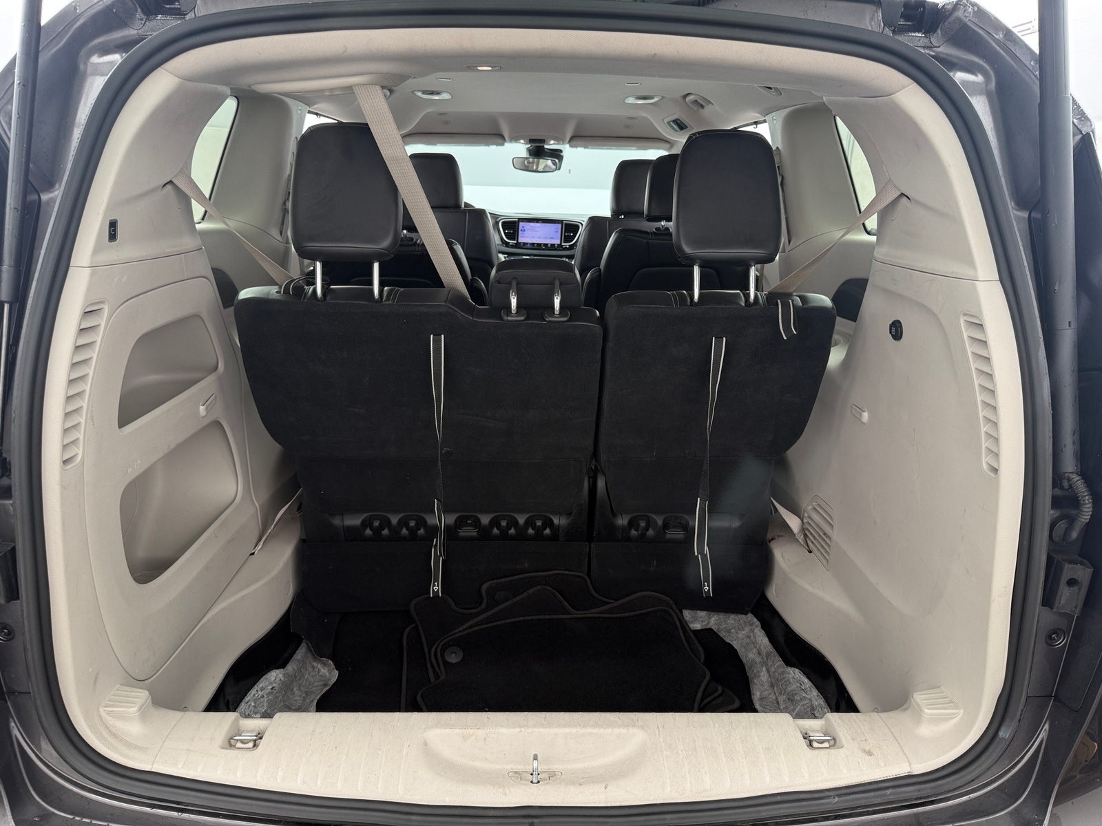 Thumbnail: 2023 Chrysler Pacifica - 6