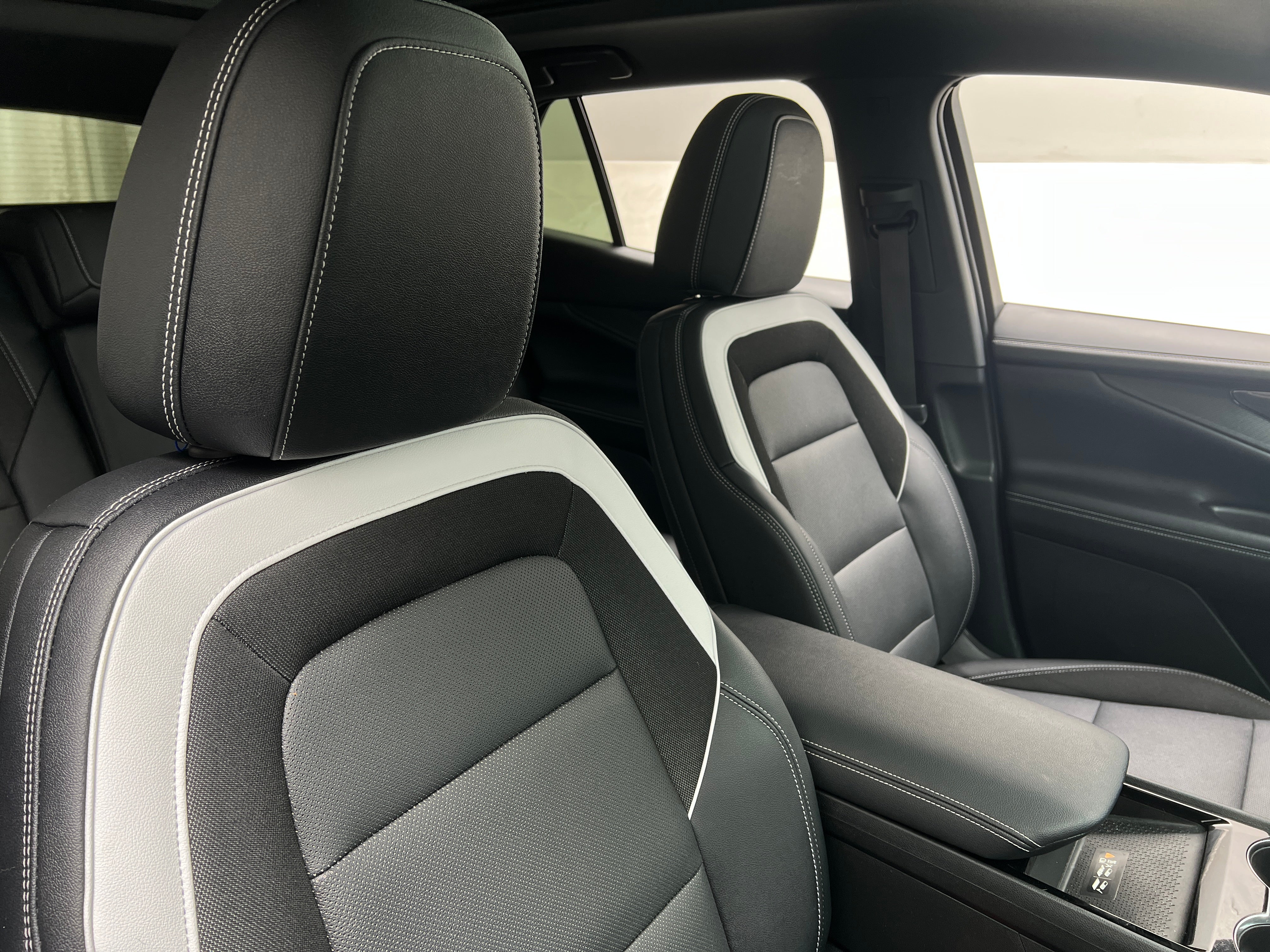 Used 2025 Chevrolet Blazer EV LT with VIN 3GNKDGRJ1SS114562 for sale in Auburn, WA