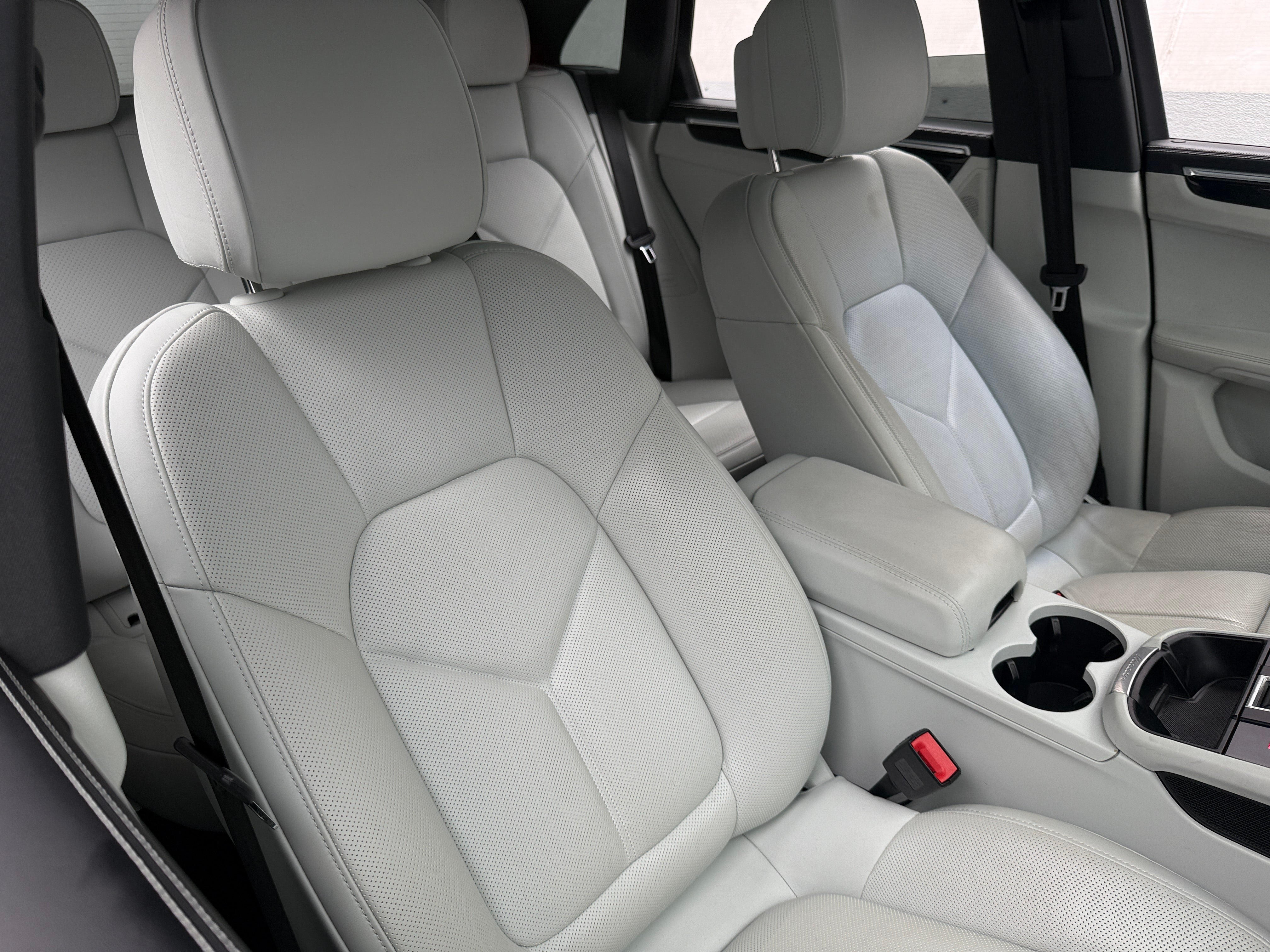 2024 Porsche Macan Base - Photo 3