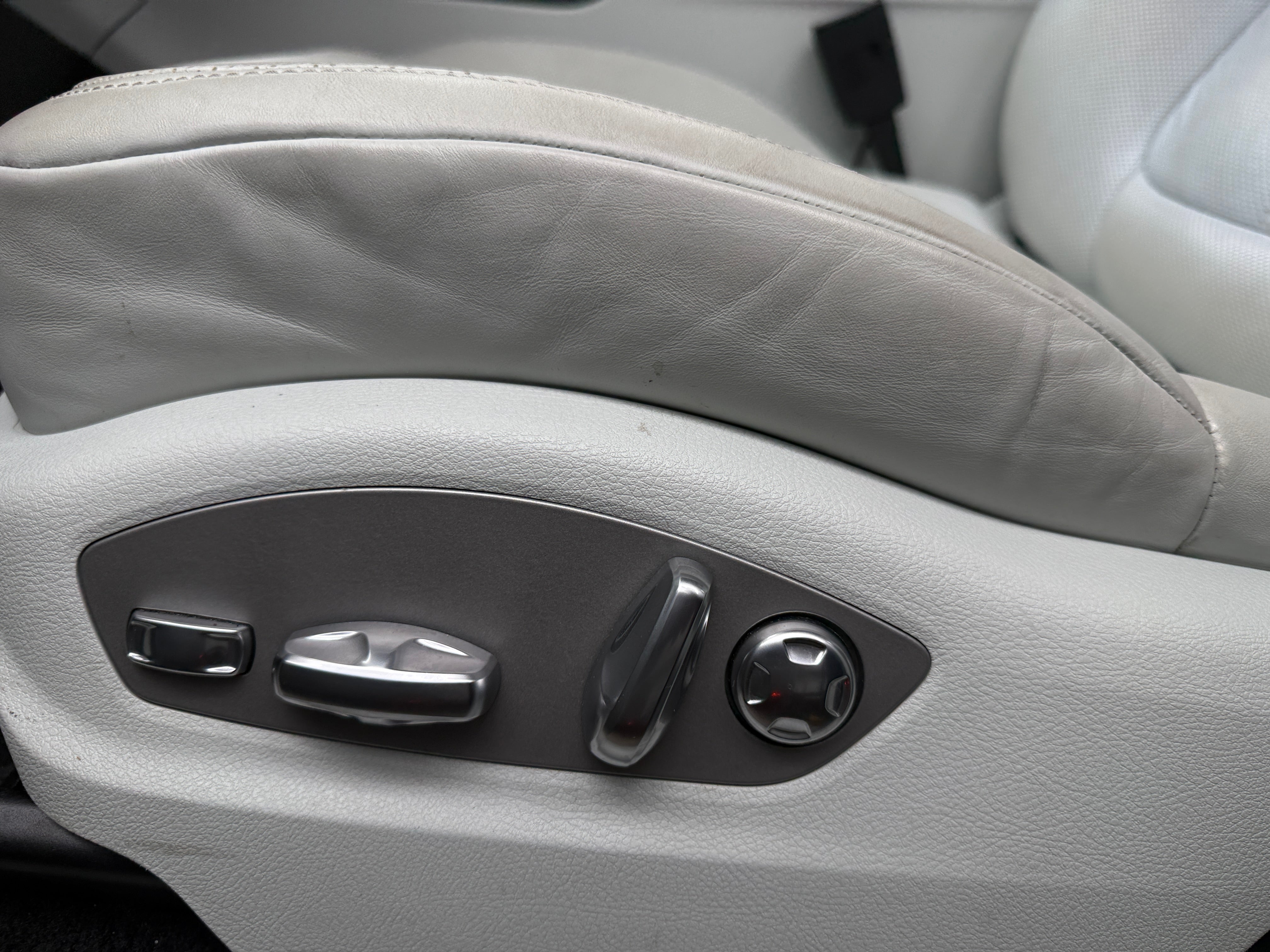 2024 Porsche Macan Base - Photo 2