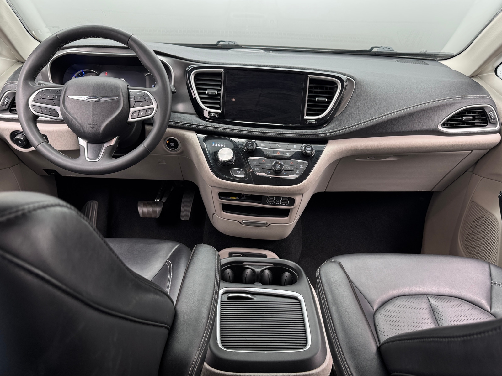 Thumbnail: 2023 Chrysler Pacifica - 3