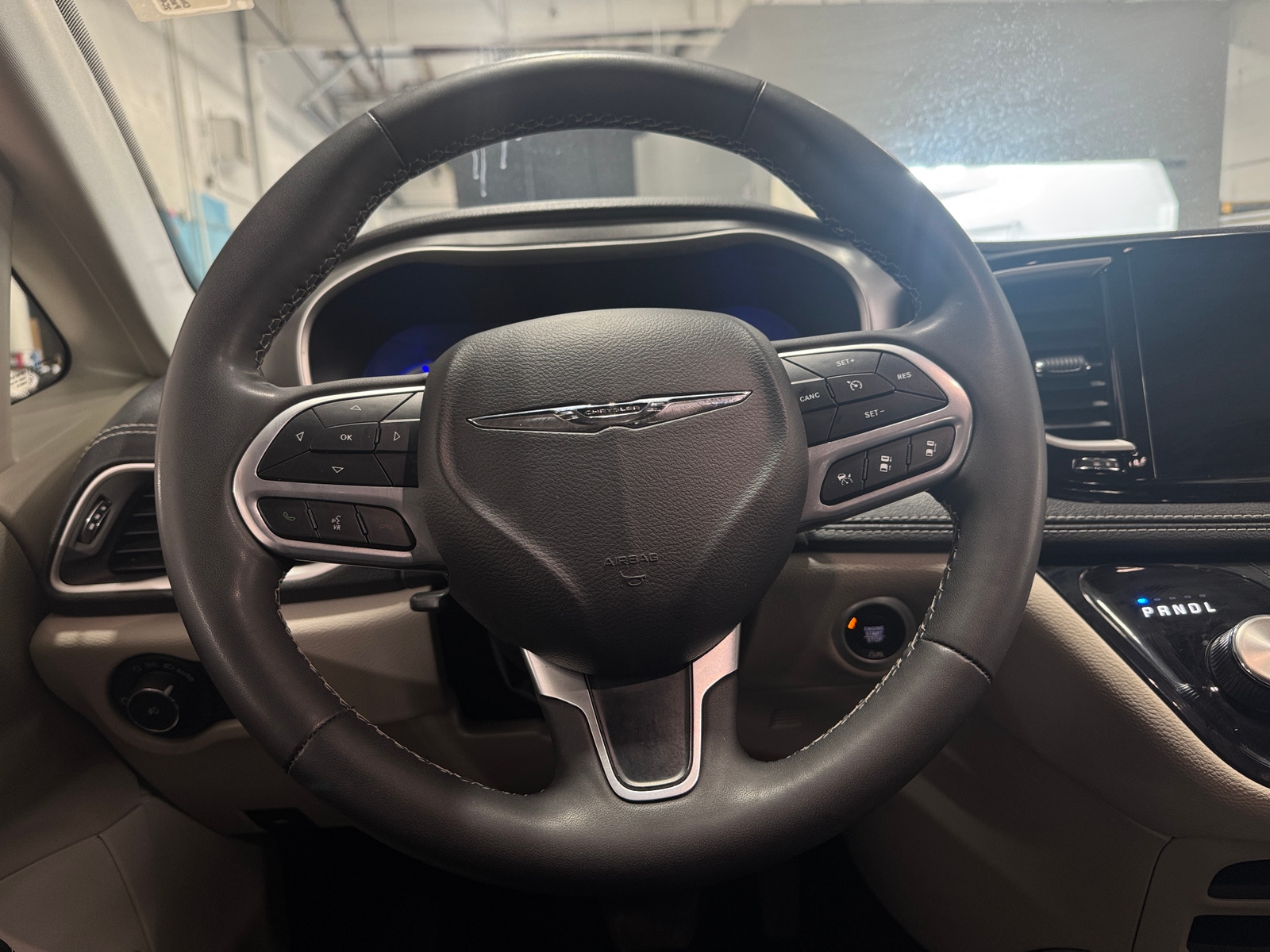 Thumbnail: 2023 Chrysler Pacifica - 5