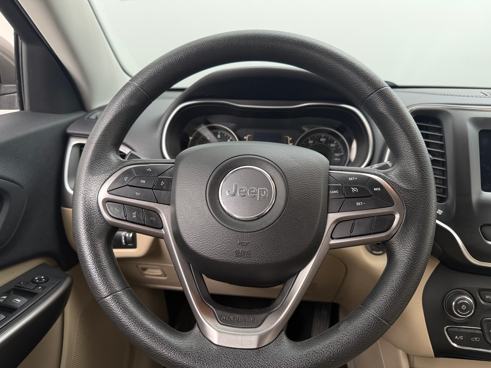 Thumbnail: 2019 Jeep Cherokee - 5