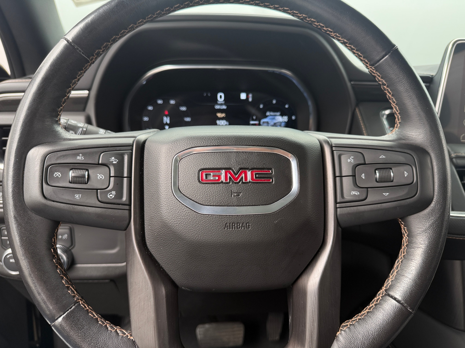 Thumbnail: 2023 GMC Yukon XL - 4
