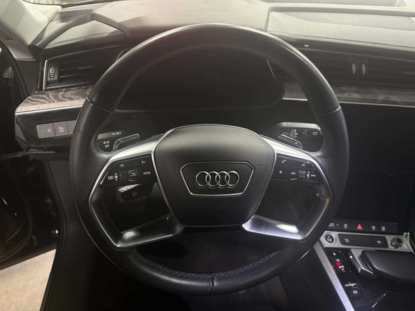 Thumbnail: 2021 Audi e-tron - 4
