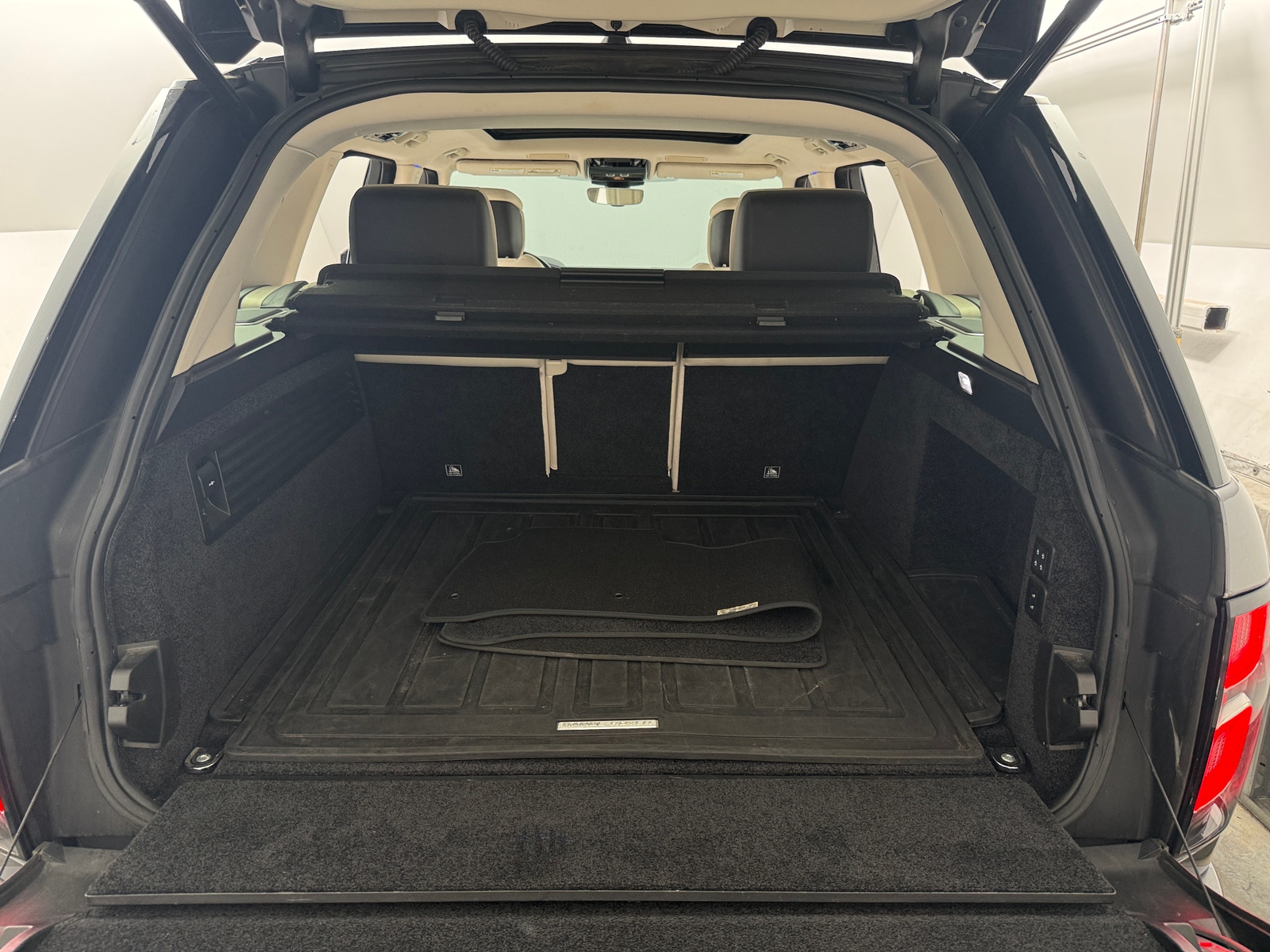 Thumbnail: 2021 Land Rover Range Rover - 6
