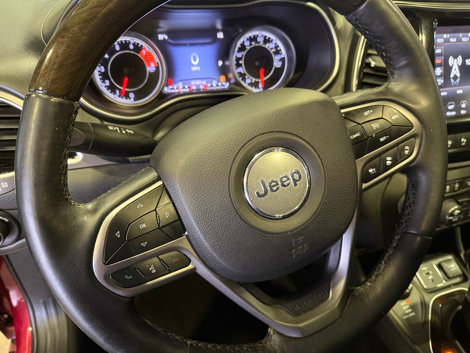 Thumbnail: 2019 Jeep Cherokee - 4
