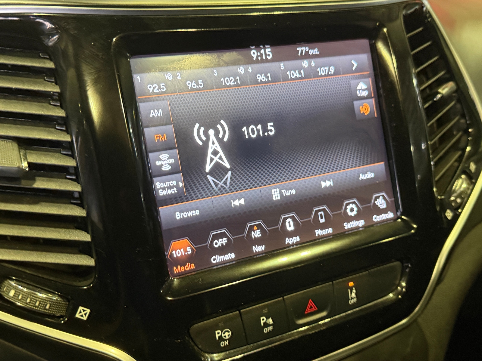 Thumbnail: 2019 Jeep Cherokee - 3