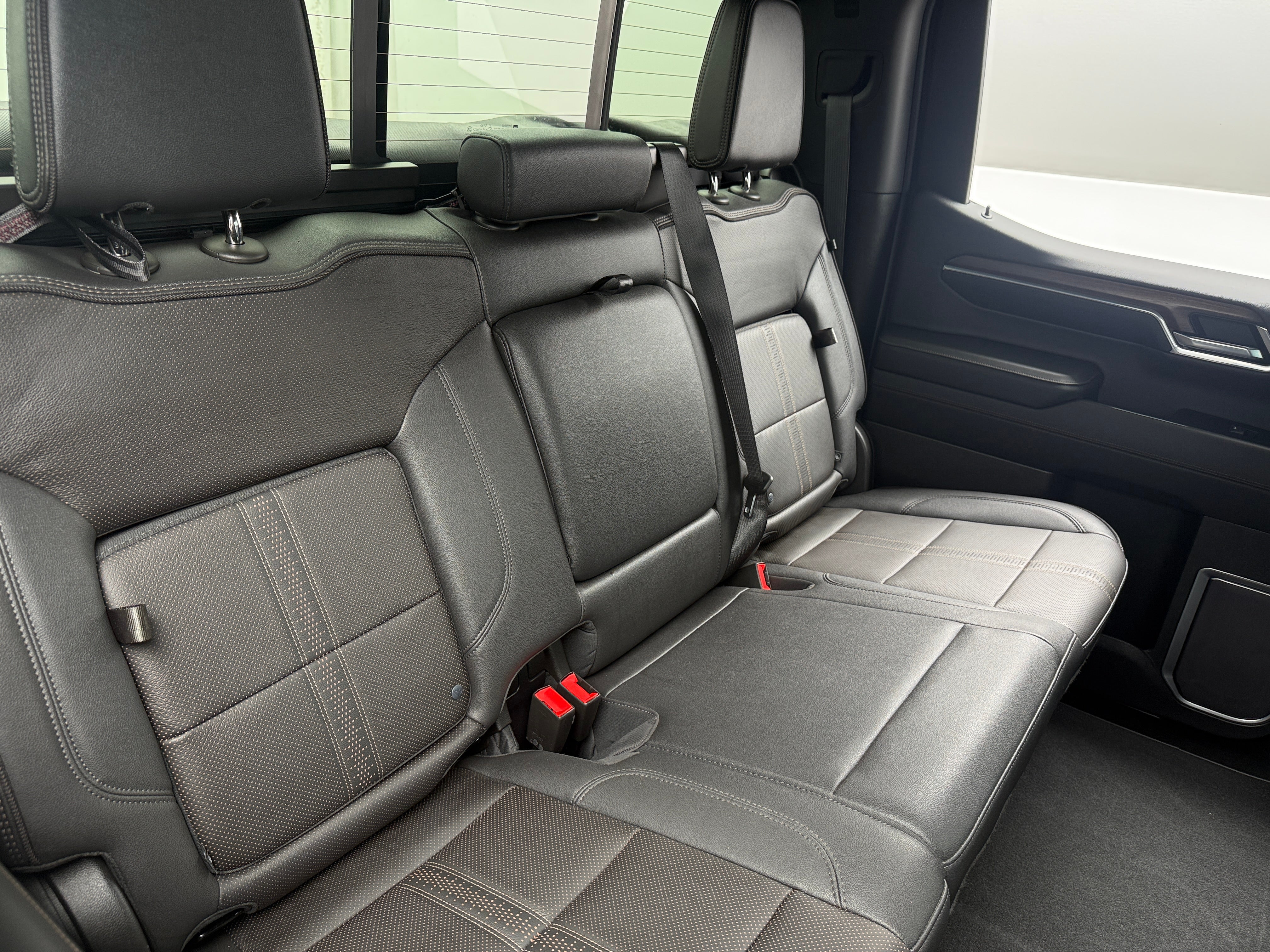 2023 Chevrolet Silverado 1500 High Country - Photo 3