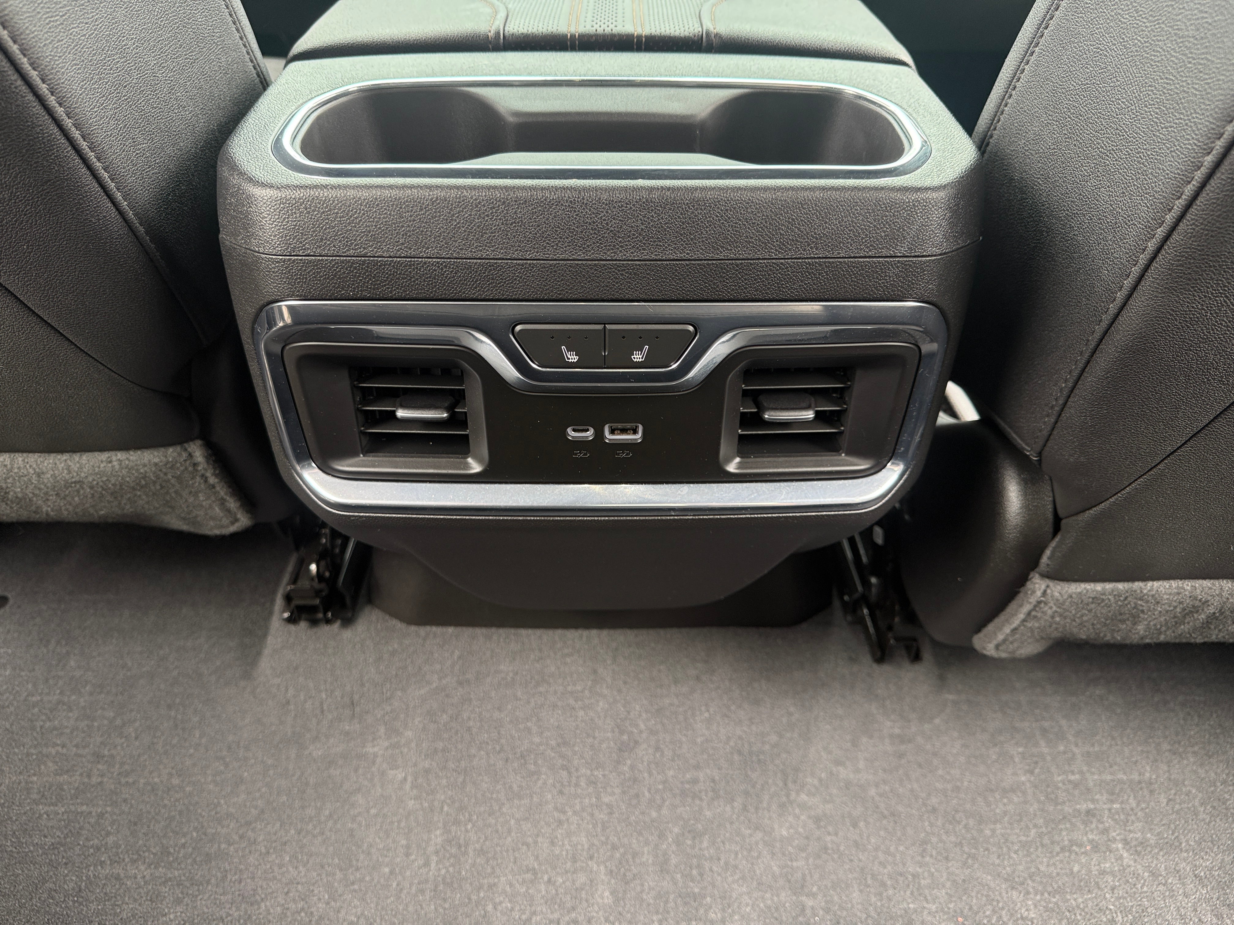 2023 Chevrolet Silverado 1500 High Country - Photo 2