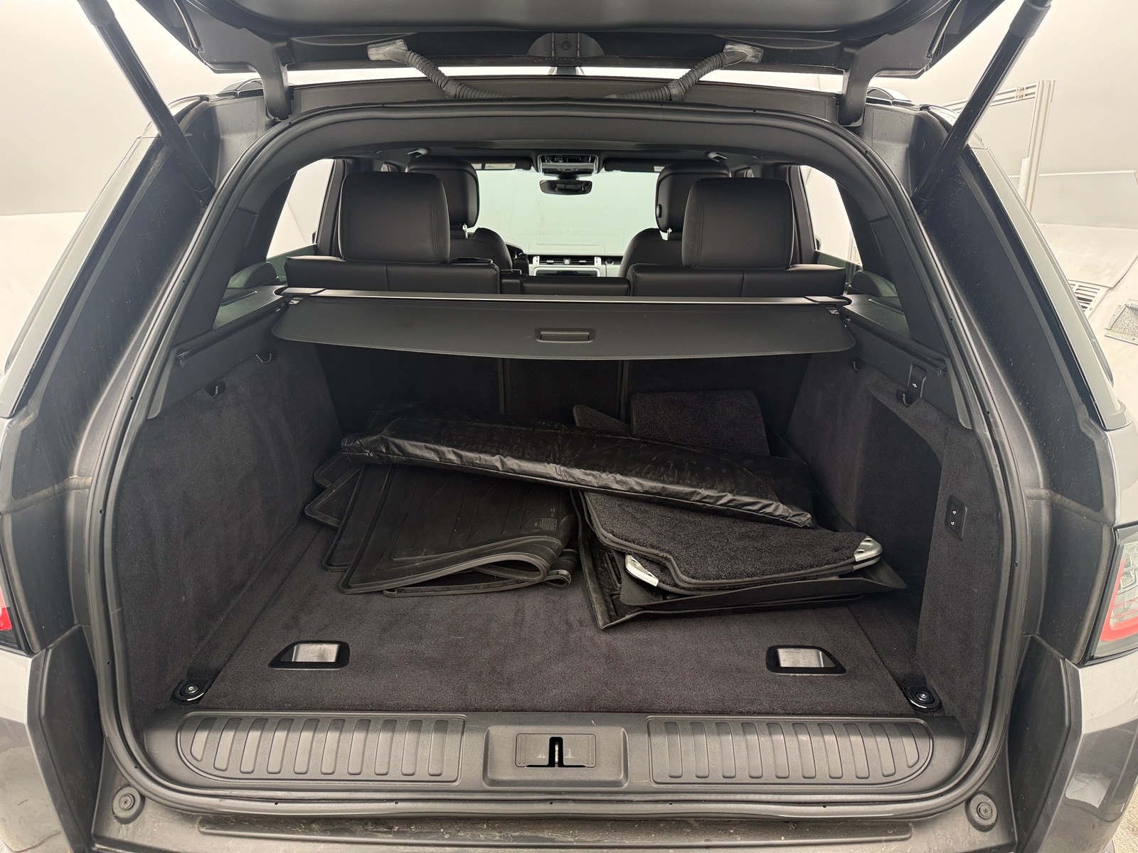 Thumbnail: 2020 Land Rover Range Rover Sport - 6