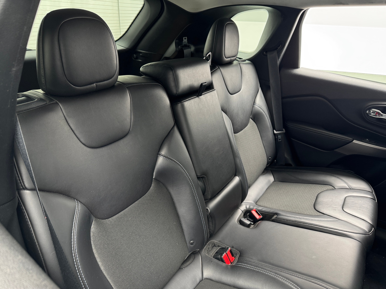 Thumbnail: 2019 Jeep Cherokee - 6