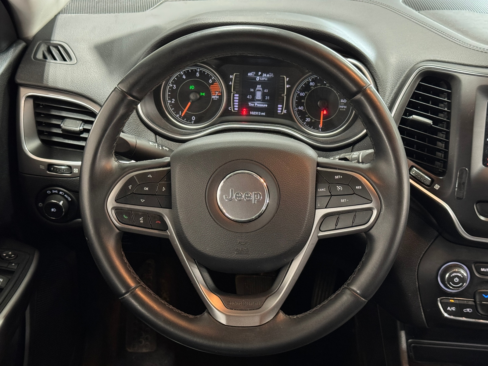 Thumbnail: 2019 Jeep Cherokee - 5