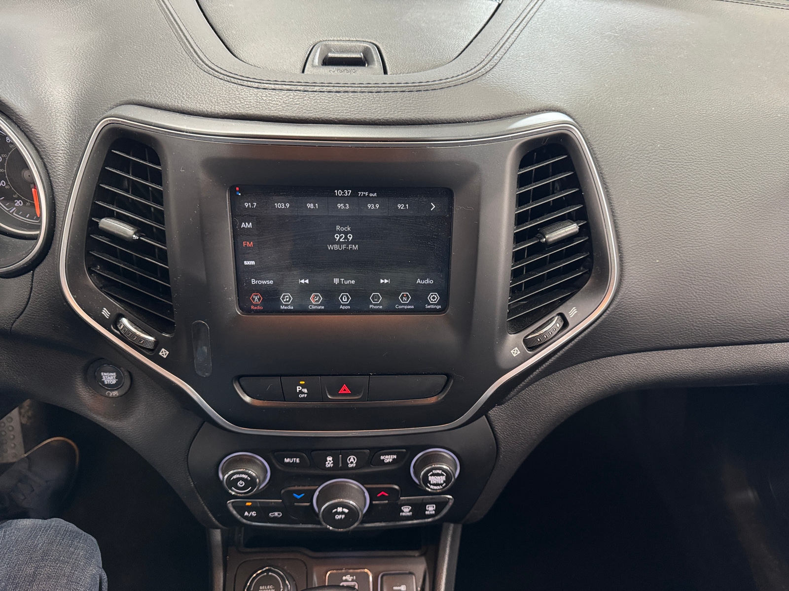 Thumbnail: 2019 Jeep Cherokee - 4