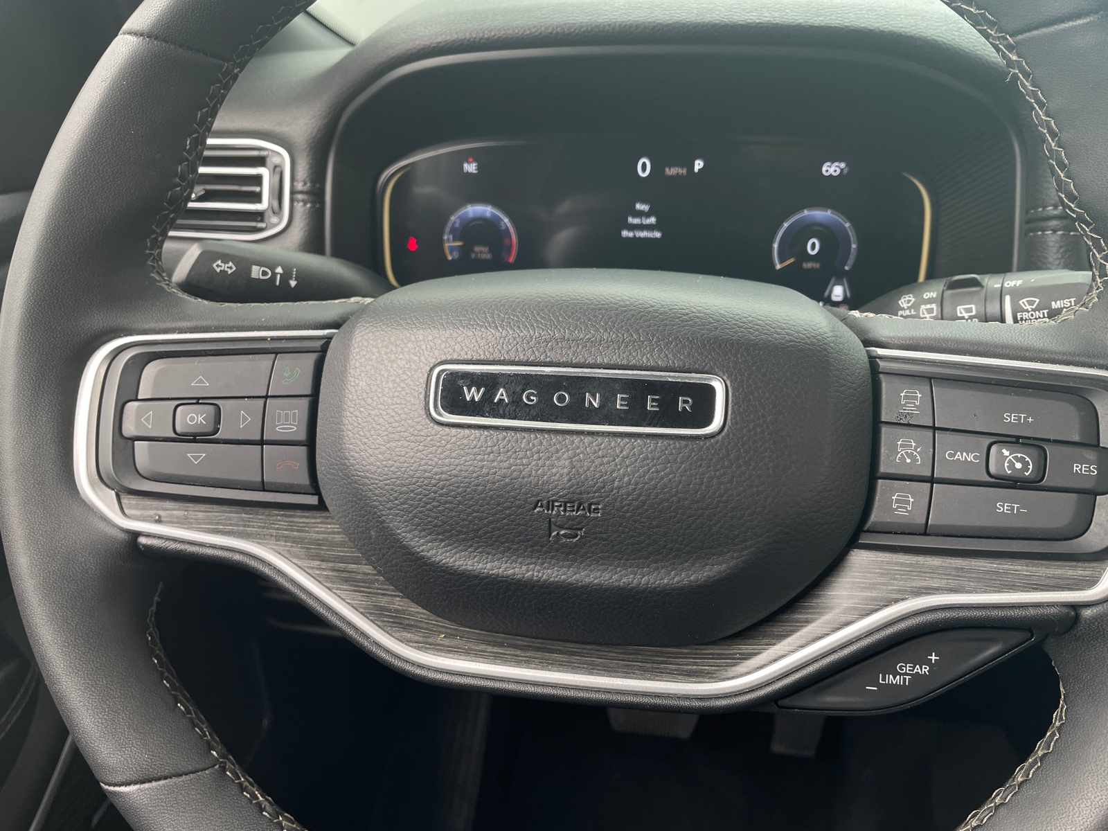 Thumbnail: 2024 Jeep Wagoneer - 4