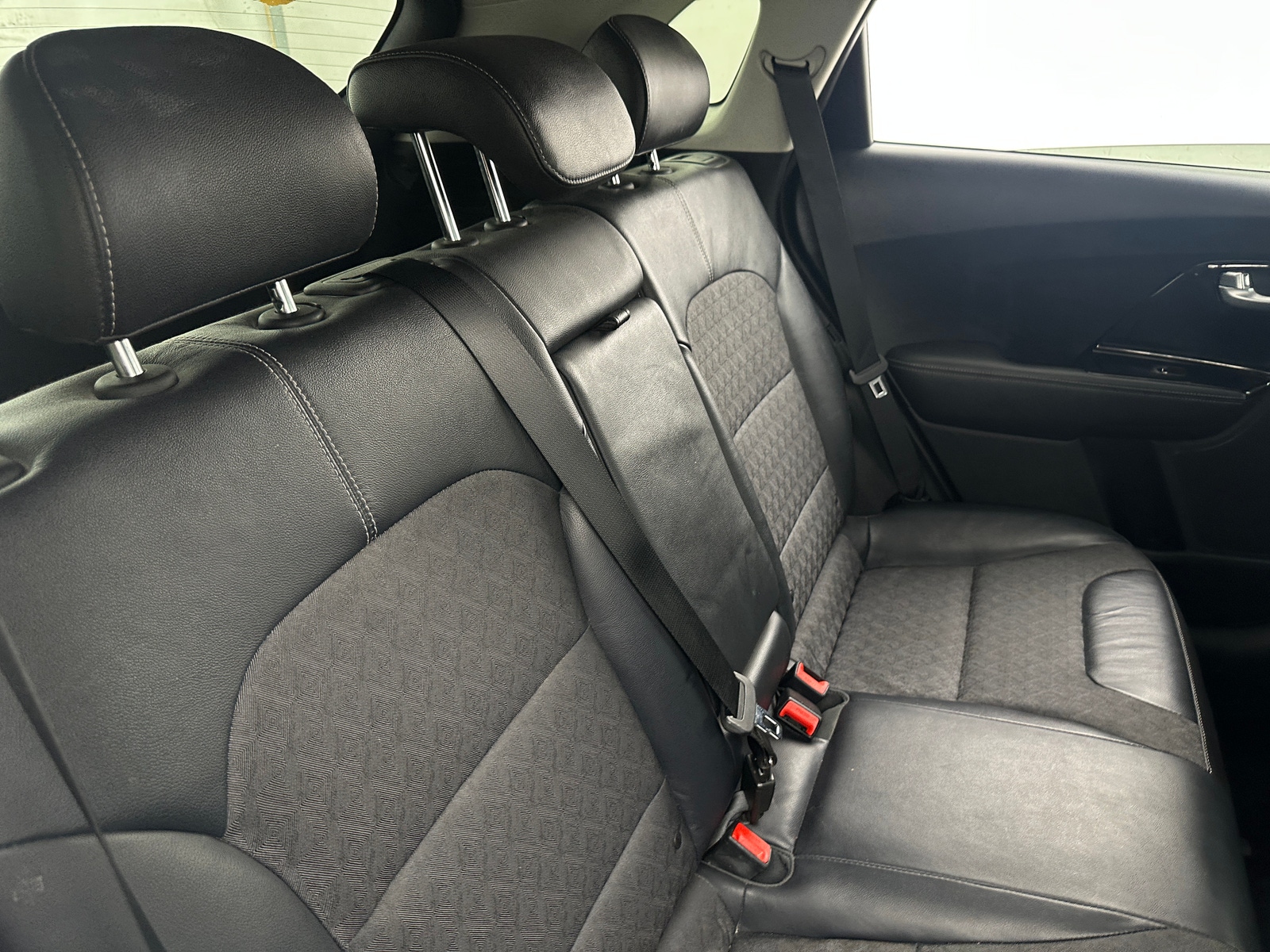Thumbnail: 2019 Kia Niro - 6