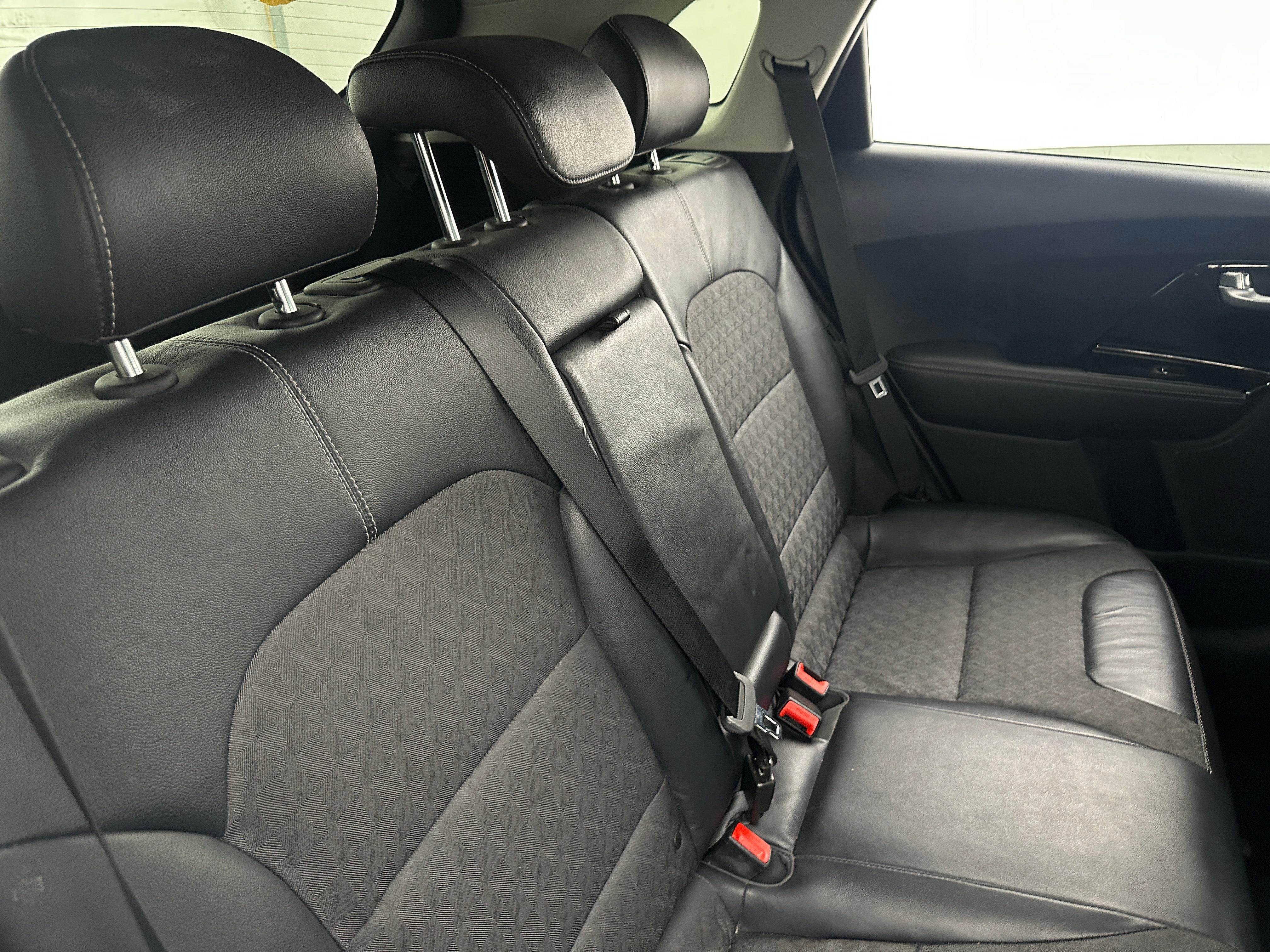 2019 Kia Niro EX - Photo 2