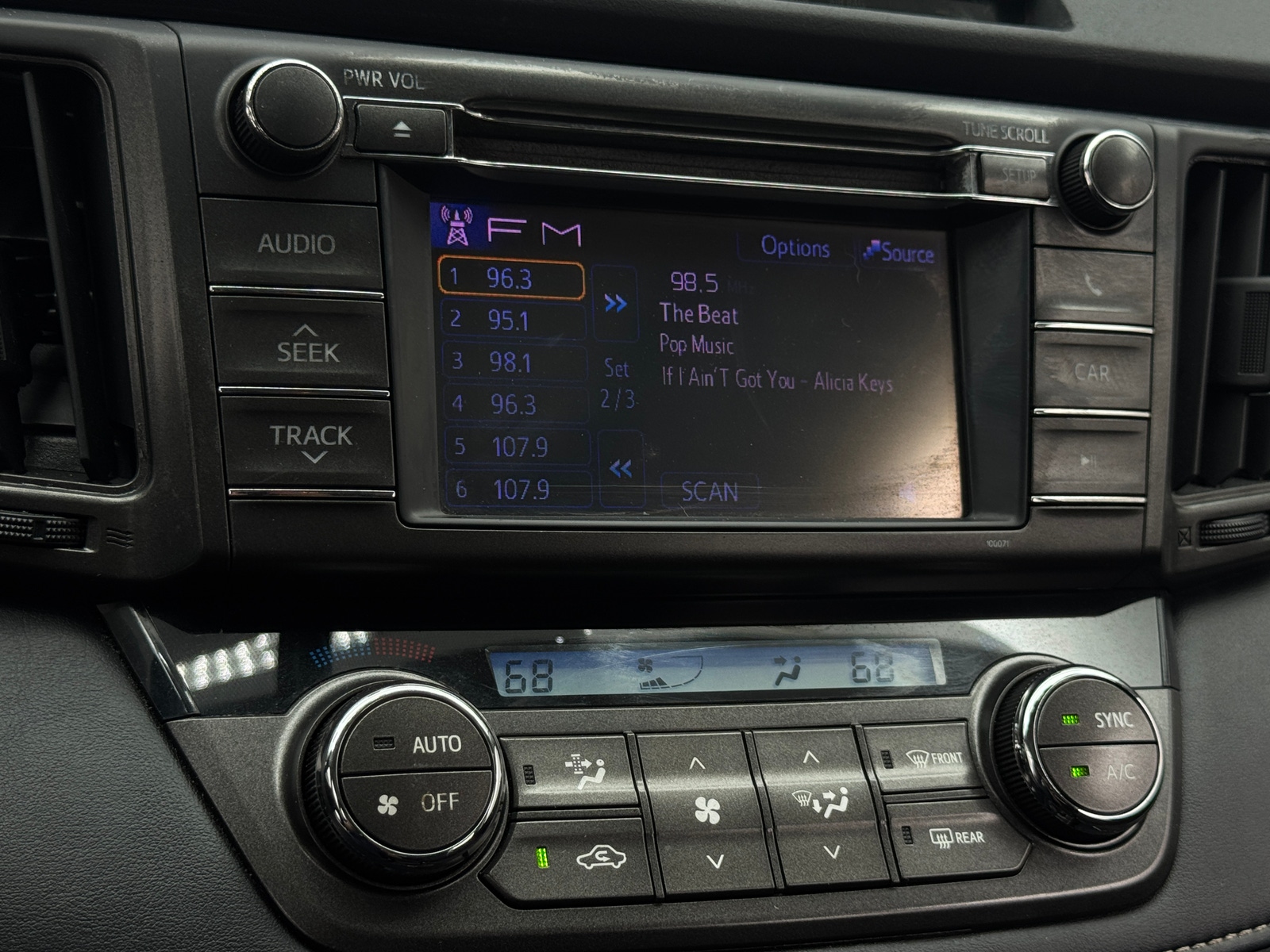 Thumbnail: 2013 Toyota RAV4 - 4