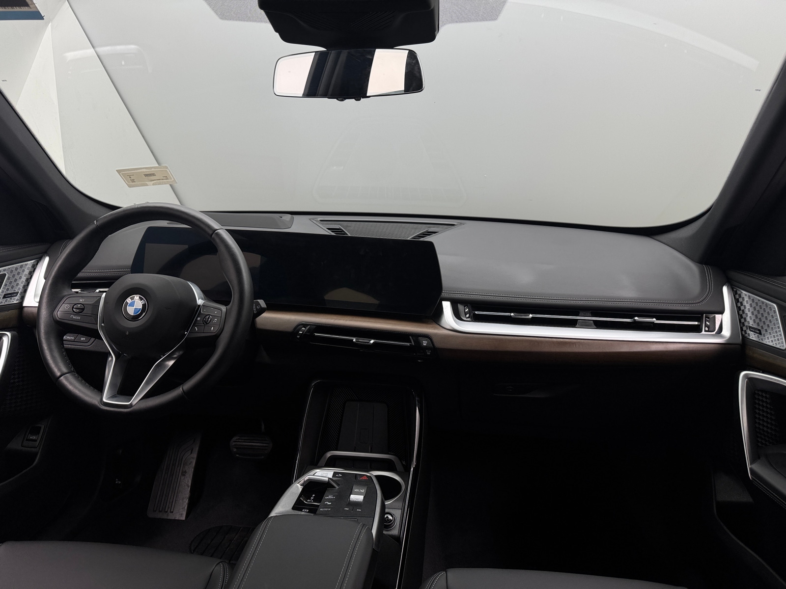 Thumbnail: 2025 BMW X1 - 2