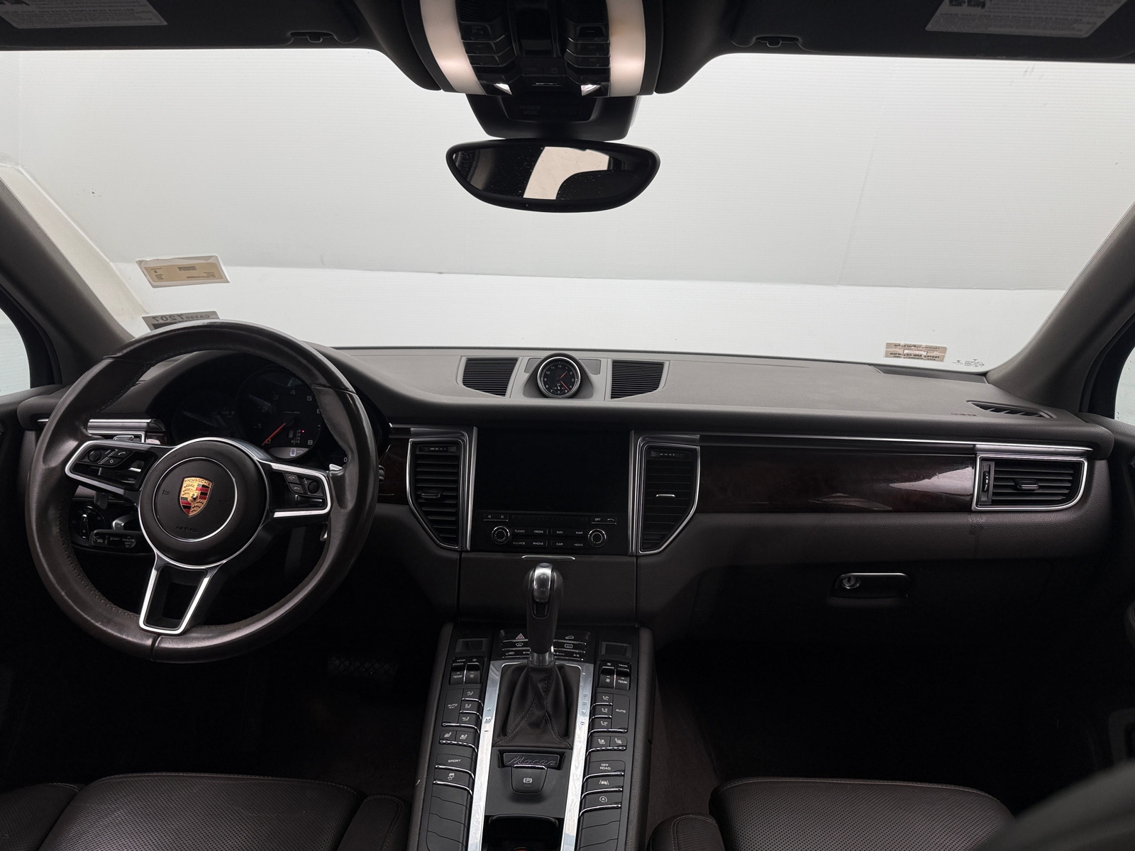 Thumbnail: 2017 Porsche Macan - 2